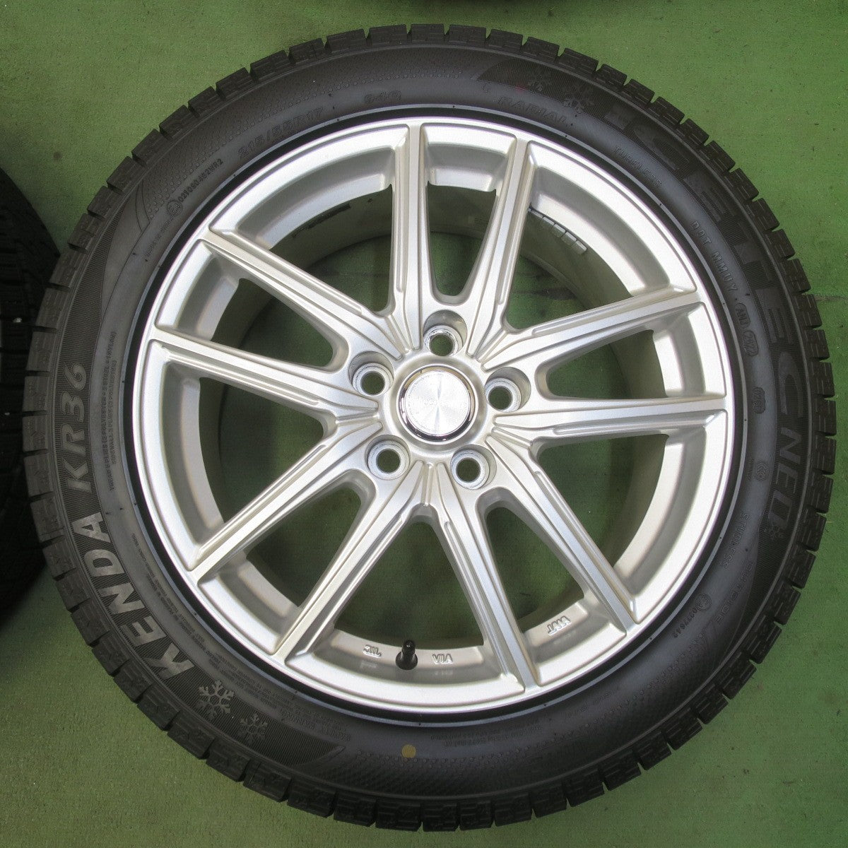 バリ溝！22年！キレイ！9.5分◎スタッドレス 215/55R17 ケンダ KR36 アイステック ネオ ECO FORME エコフォルム 17インチ PCD114.3/5H◎6080510IMス