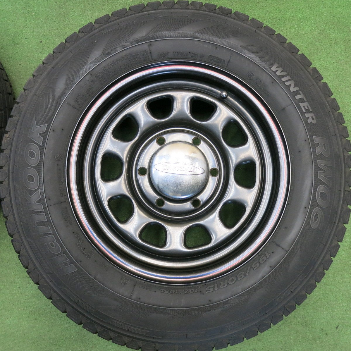 バリ溝！キレイ！8.5分★スタッドレス 195/80R15 107/105L ハンコック ウインター RW06 DAYTONA デイトナ 15インチ PCD139.7/6H★6052103HAス