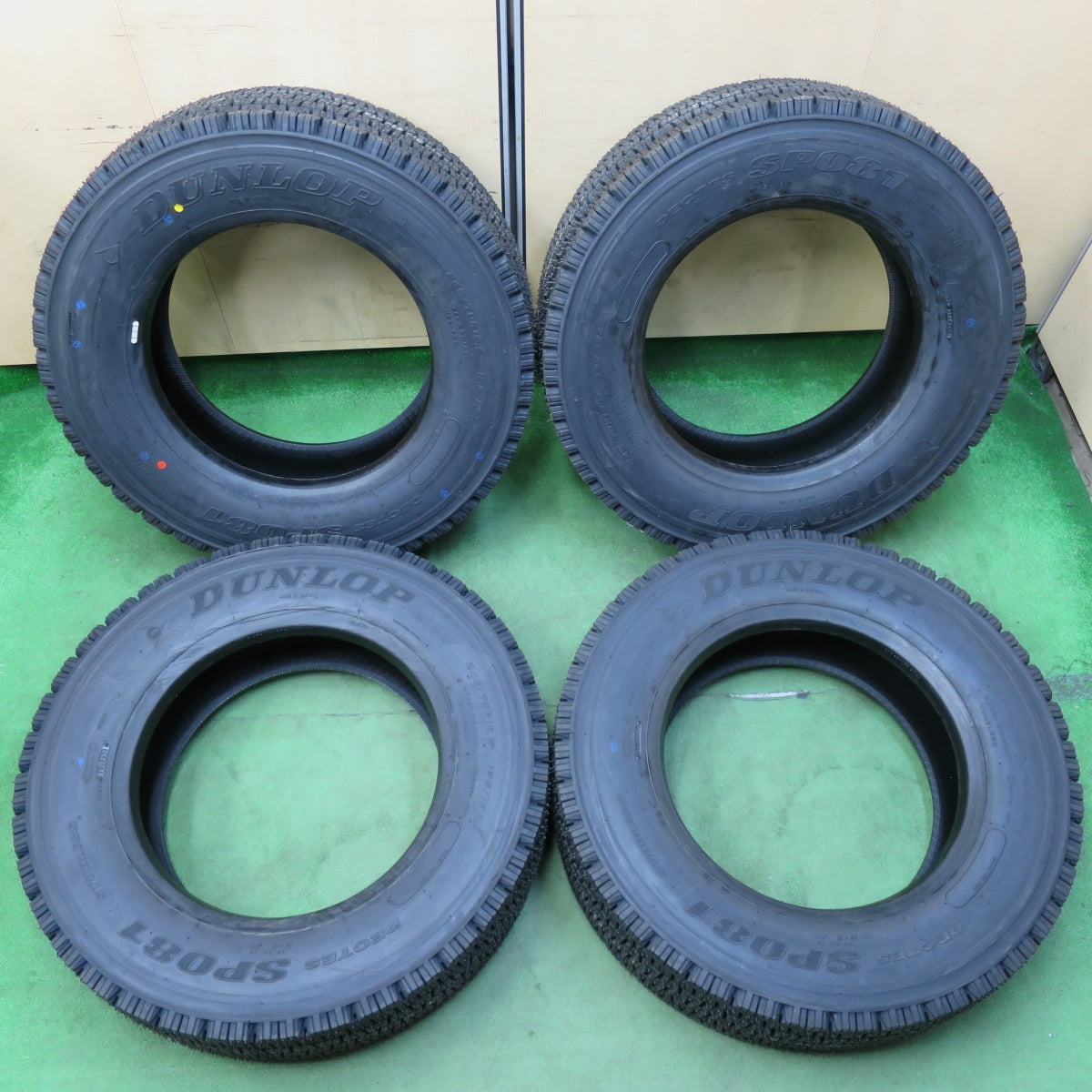 [送料無料] 未使用！24年★トラック タイヤ 245/70R19.5 136/134J スタッドレス ダンロップ デクテス SP081 DECTES 19.5インチ★4120905イスタ