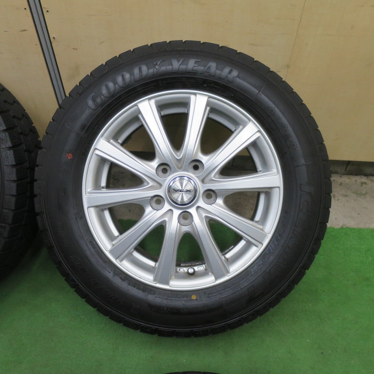 バリ溝！22年！キレイ！9分★スタッドレス 205/65R15 グッドイヤー アイスナビ7 V.E.X. VEX 15インチ PCD114.3/5H★6021203TTス