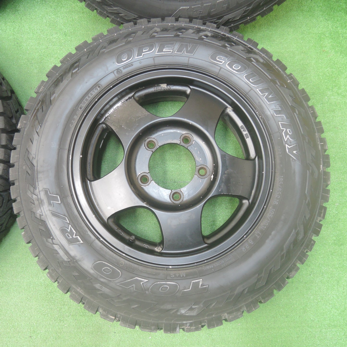 *送料無料* バリ溝！9.5分★スズキ ジムニー 純正 ENKEI 185/85R16 105/103L 8PR トーヨー R/T オープンカントリー エンケイ PCD139.7/5H★4042412KMノ