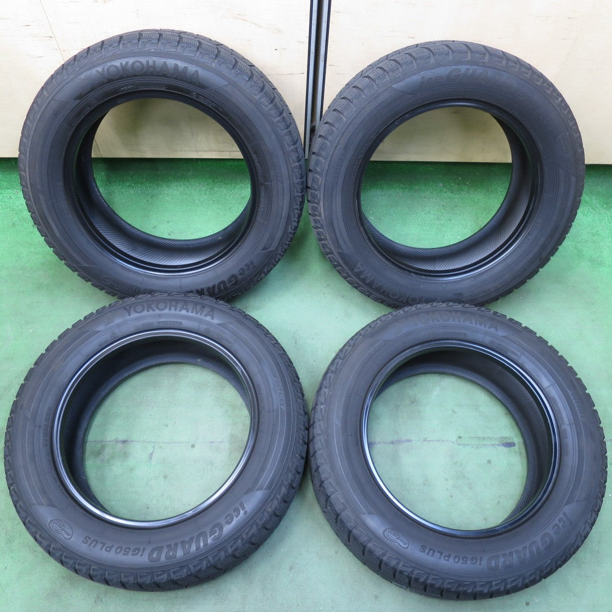 4本価格★スタッドレス 215/60R16 ヨコハマ アイスガード iG50 プラス タイヤ 16インチ ヴェゼル オデッセイ クラウン CX-3 等★5121009イスタ