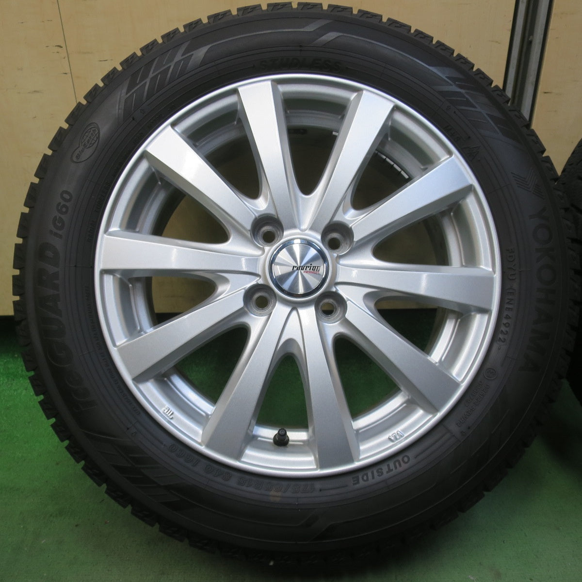 バリ溝！22年！キレイ！9.5分◎スタッドレス 175/65R15 ヨコハマ アイスガード iG60 ravrion RS01 ラブリオン 15インチ PCD100/4H◎6091905イス