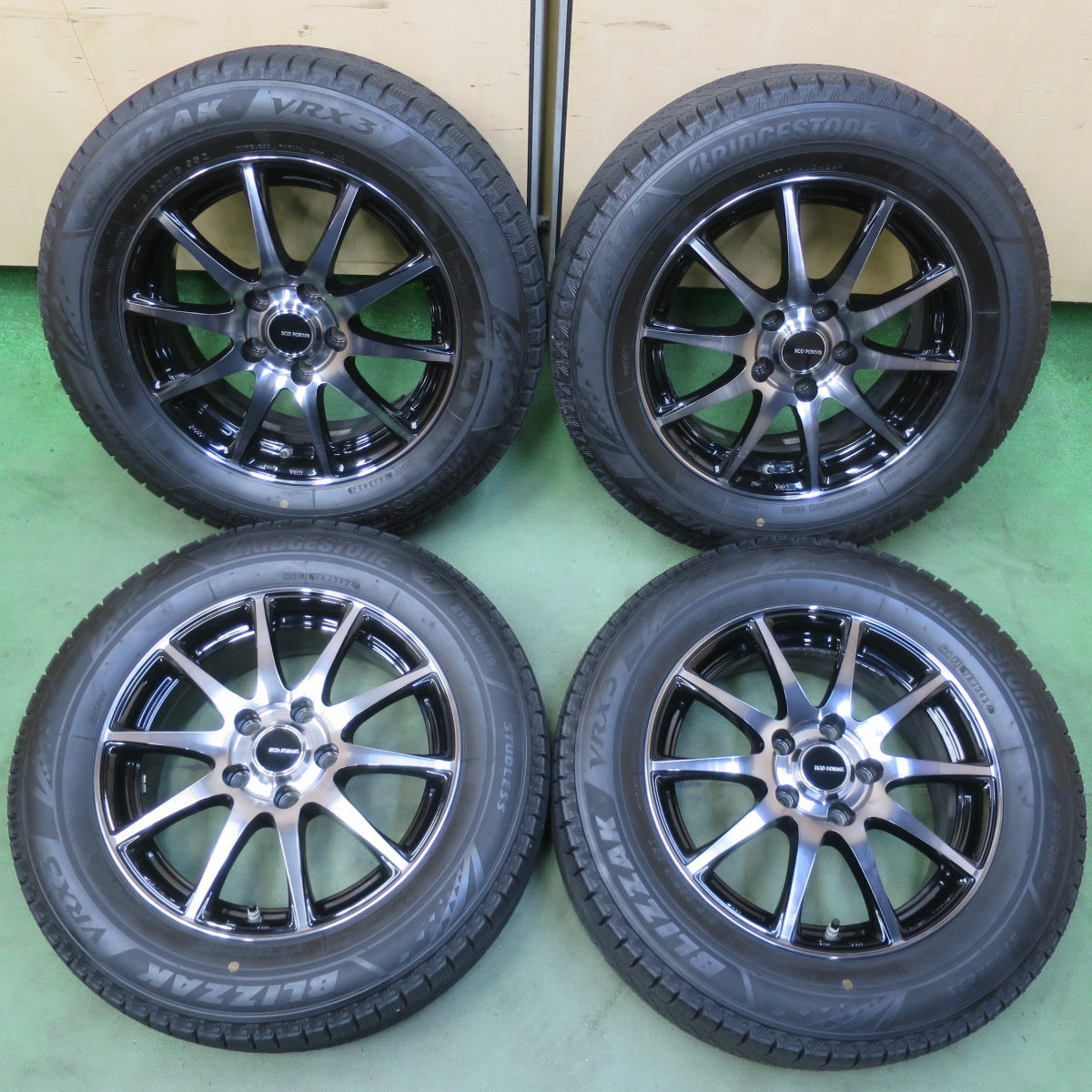 センサー付！バリ溝！24年！キレイ！ほぼ10分◎スタッドレス 215/60R16 ブリヂストン ブリザック VRX3 ECO FORME CRS23 エコフォルム 16インチ PCD114.3/5H◎6070906イス