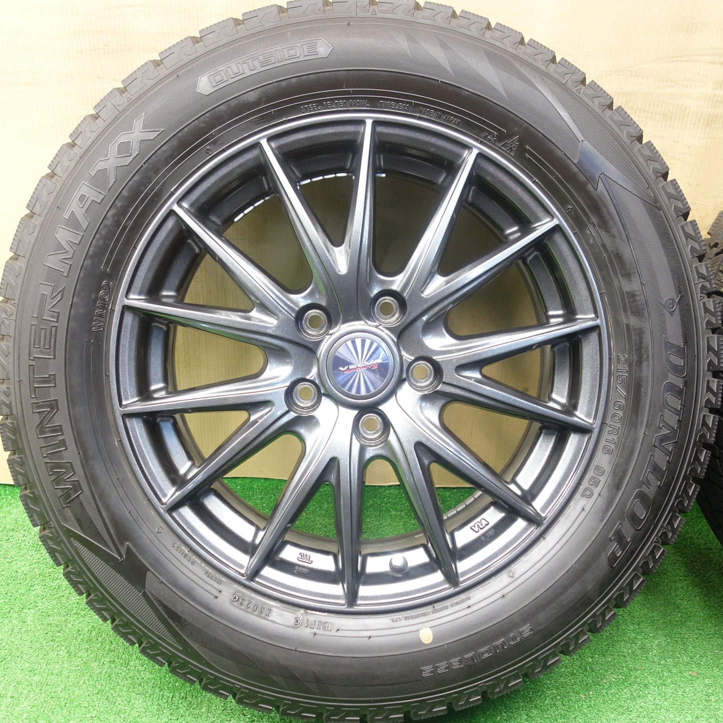 バリ溝！23年！キレイ！9.5分以上★スタッドレス 215/60R16 ダンロップ ウインターマックス WM02 VELVA SPORTZ ヴェルヴァ 16インチ PCD114.3/5H★5122104KTス