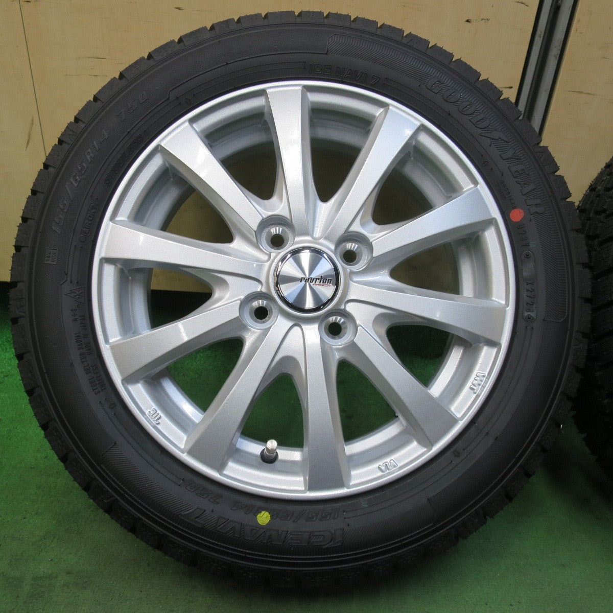 未使用！24年★スタッドレス 155/65R14 グッドイヤー アイスナビ7 ravrion RS01 ラブリオン 14インチ PCD100/4H★5102707イス