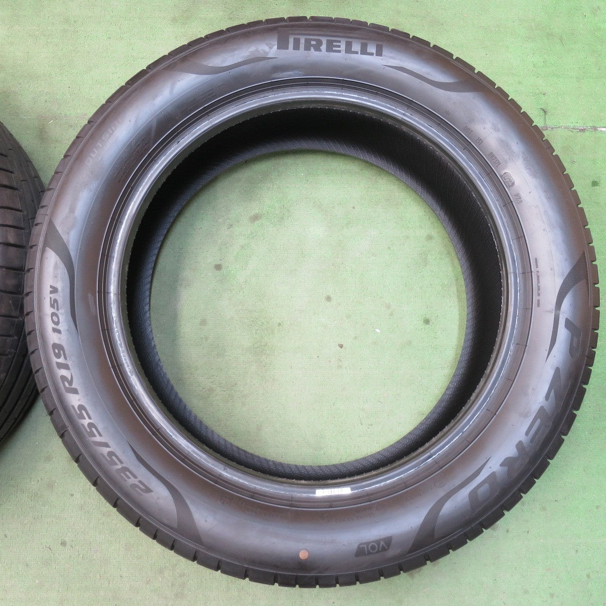 新車外し！25年★235/55R19 ピレリ PZERO TM VOL Pゼロ 19インチ タイヤ ポルシェ 等★6030401イノタ
