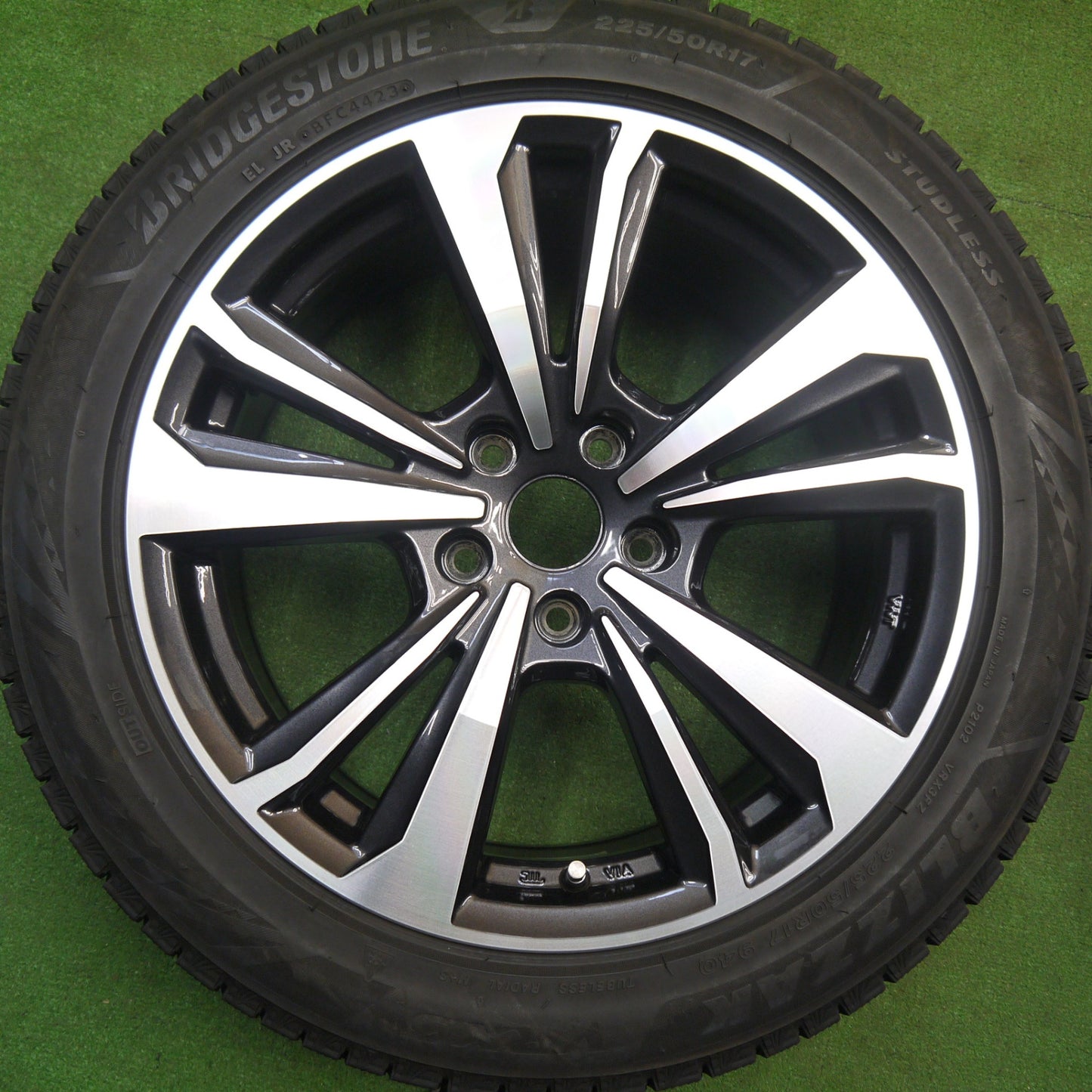 バリ溝！23年！キレイ！9分★BMW 等 smartline 365 225/50R17 スタッドレス ブリヂストン ブリザック VRX3 17インチ スマートライン PCD112/5H★5121706Hス