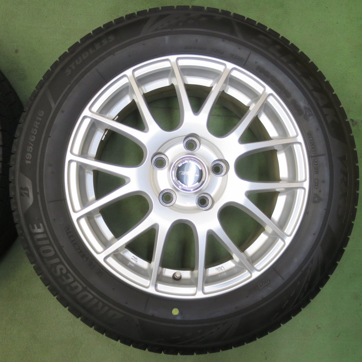 キレイ！22年◎スタッドレス 195/65R16 ブリヂストン ブリザック VRX3 TOPRUN トップラン 16インチ PCD114.3/5H◎6080605イス