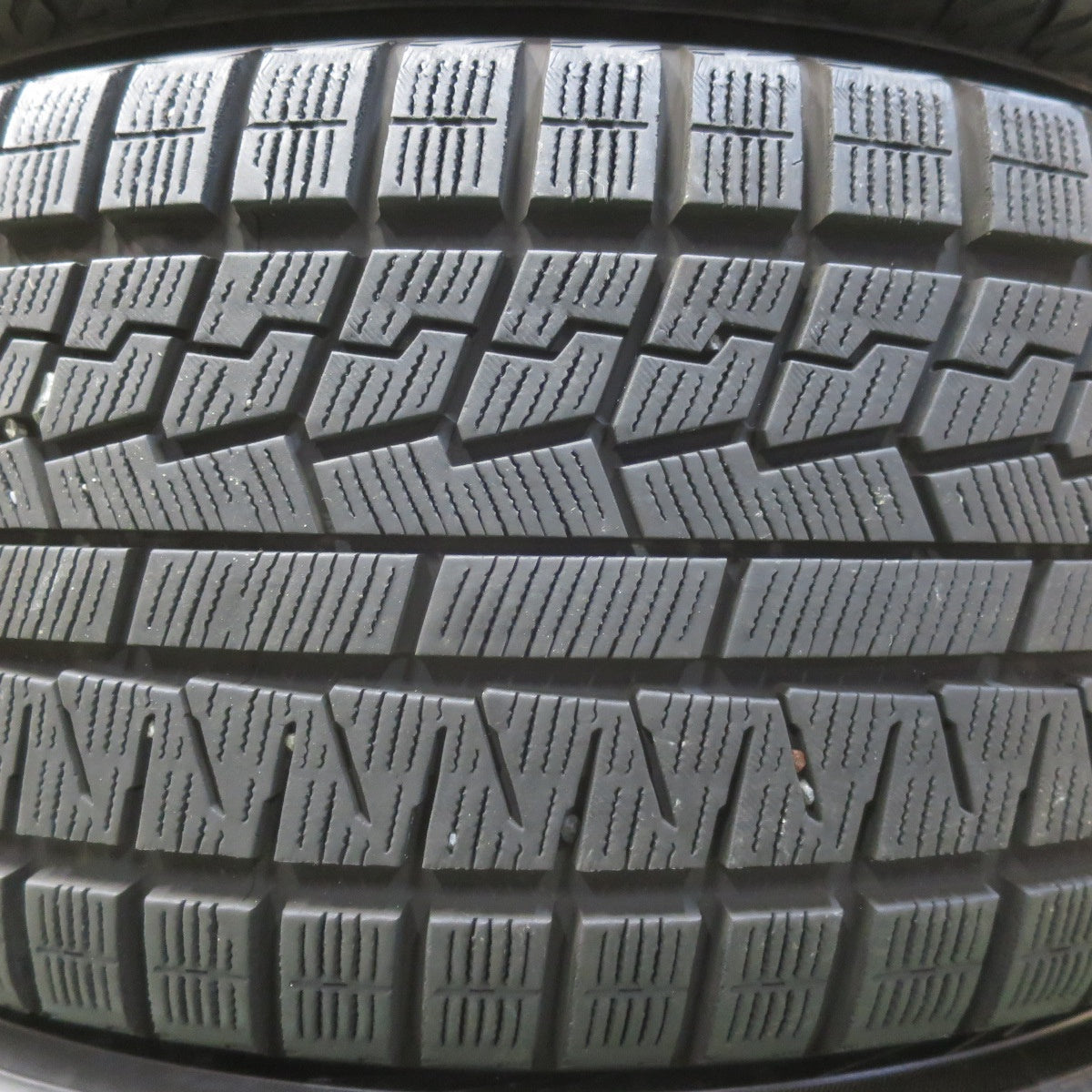 バリ溝！22年！キレイ！9.5分★アウディ A4 等 MAK MFF LOWE FF 245/40R18 スタッドレス ヨコハマ アイスガード iG70 レーヴェ 18インチ PCD112/5H★5123002イス