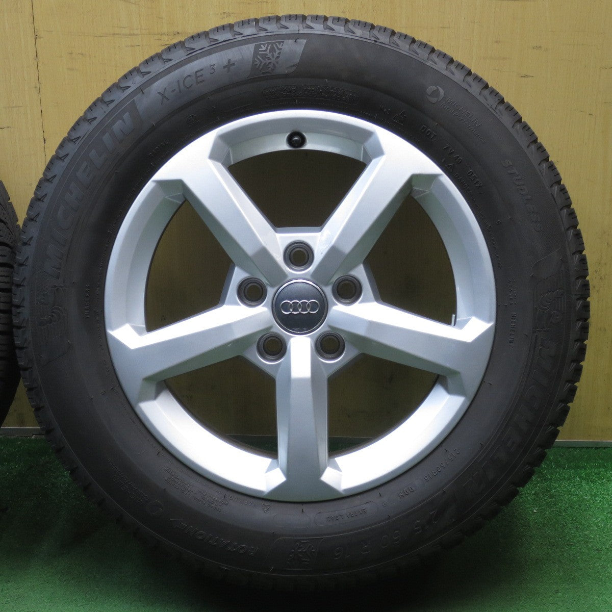 バリ溝！キレイ！8.5分◎アウディ Q2 純正 215/60R16 スタッドレス ミシュラン X-ICE3+ 16インチ PCD112/5H◎6092901NJス