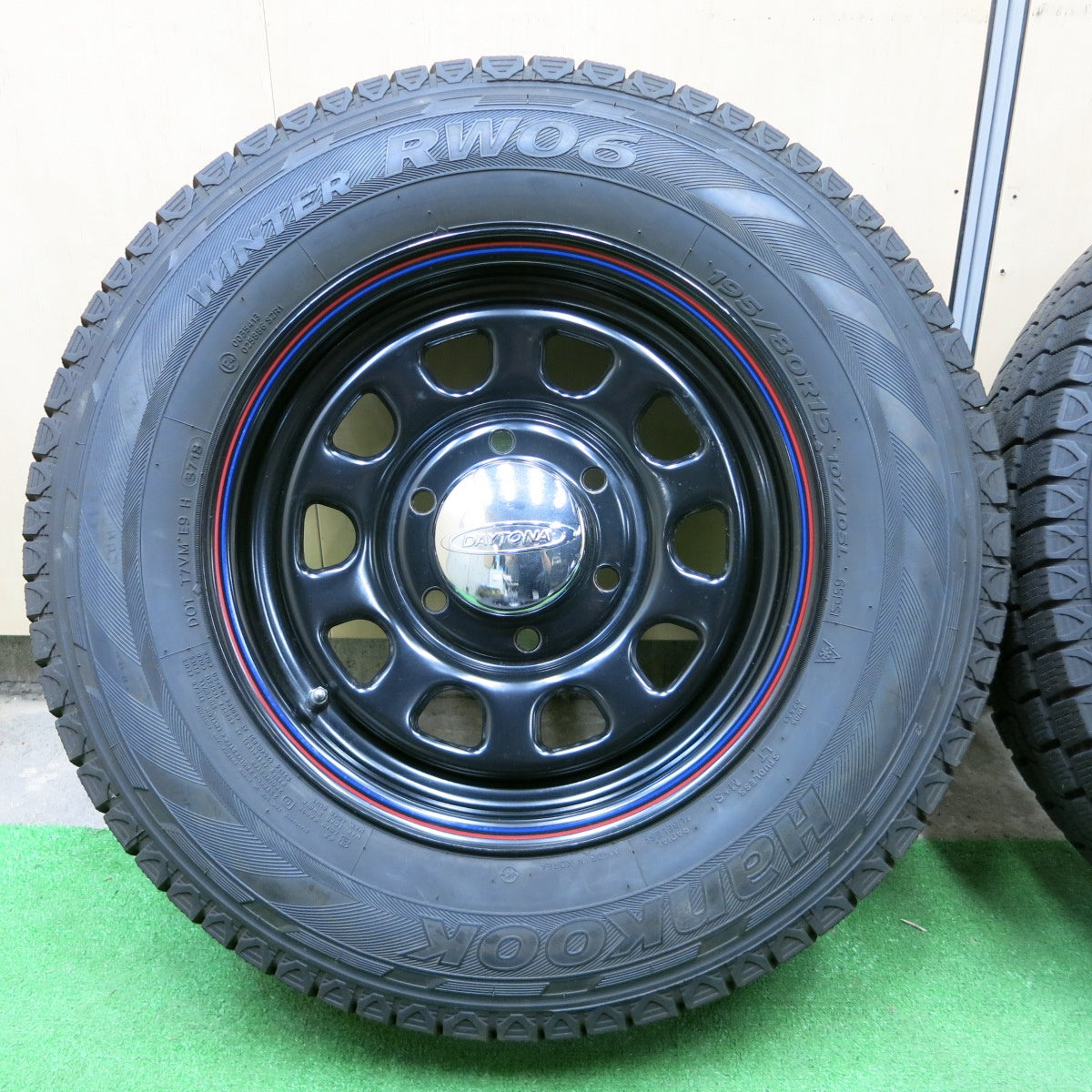 *送料無料* バリ溝！キレイ！9分★DAYTONA 195/80R15 107/105L スタッドレス ハンコック ウインター RW06 デイトナ PCD139.7/6H★4060502ナス