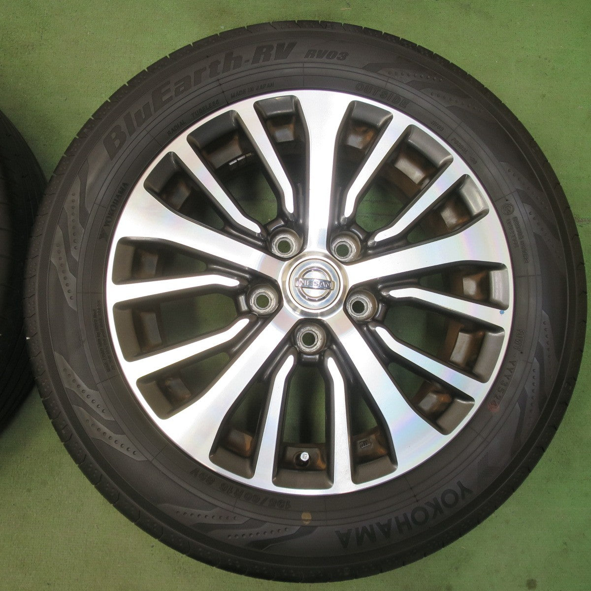 バリ溝！24年！9.5分★日産 C26 セレナ 純正 195/60R16 ヨコハマ BluEarth-RV RV03 16インチ ブルーアース PCD114.3/5H★6040902イノ
