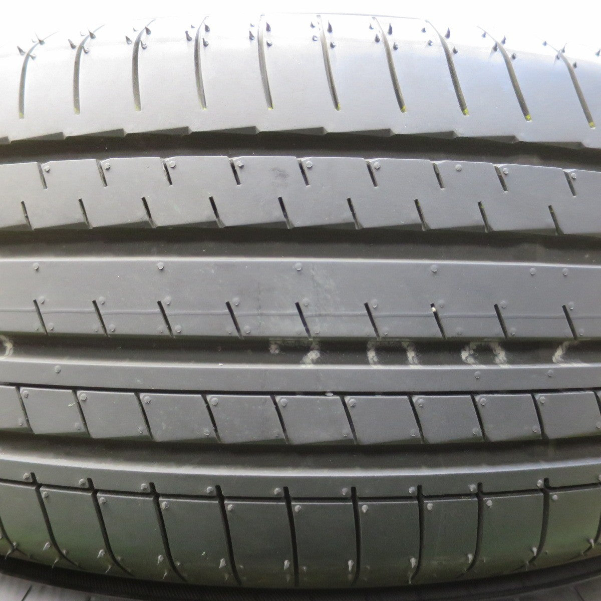 新車外し！25年★225/60R17 ヨコハマ アドバン V61 V61H タイヤ 17インチ レクサス LBX アルファード ヴェルファイア 等★6032403イノタ