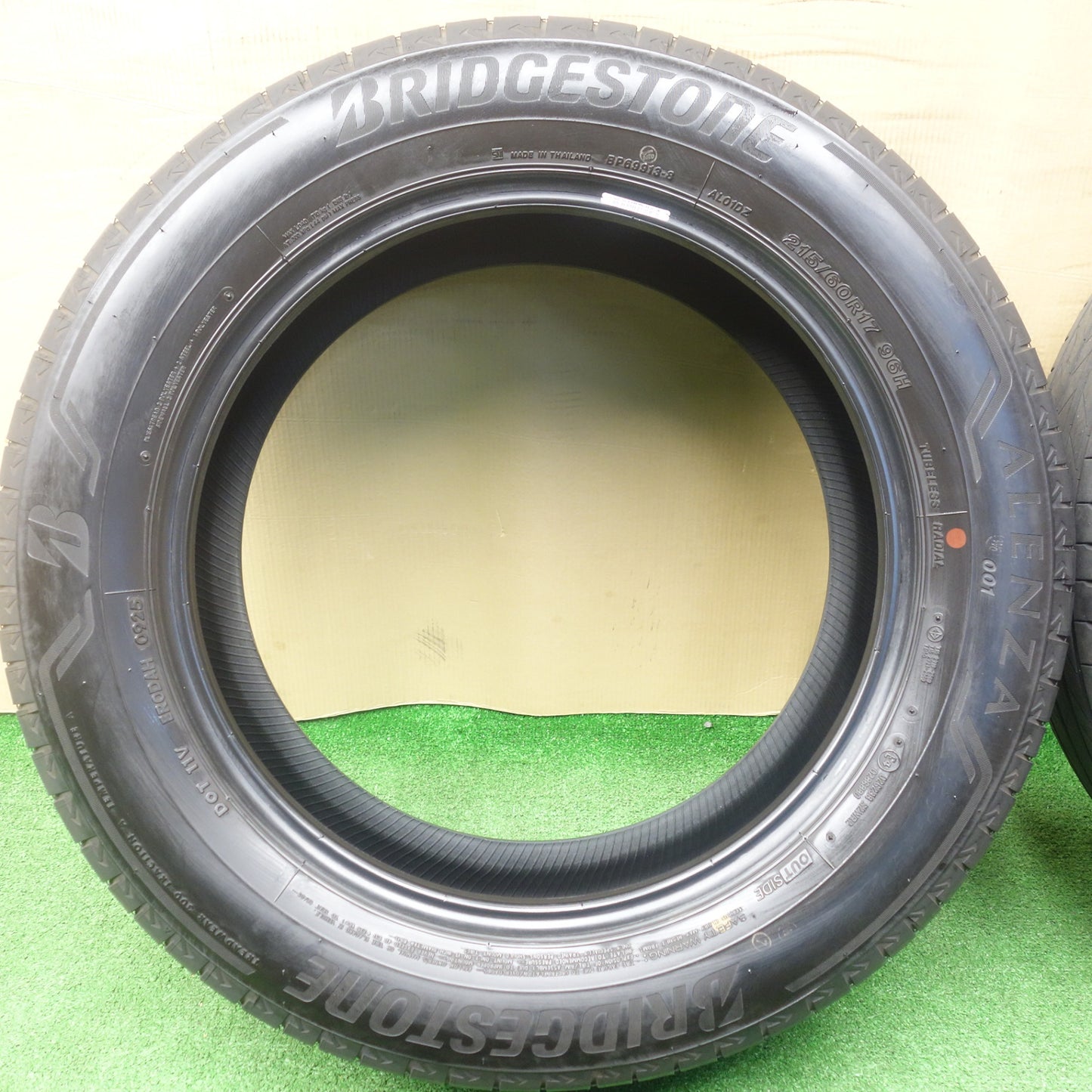 バリ溝！25年！9.5分★215/60R17 ブリヂストン アレンザ 001 ALENZA タイヤ 17インチ カローラクロス C-HR ハイエース アルファード エルグランド 等★6011703KTノタ