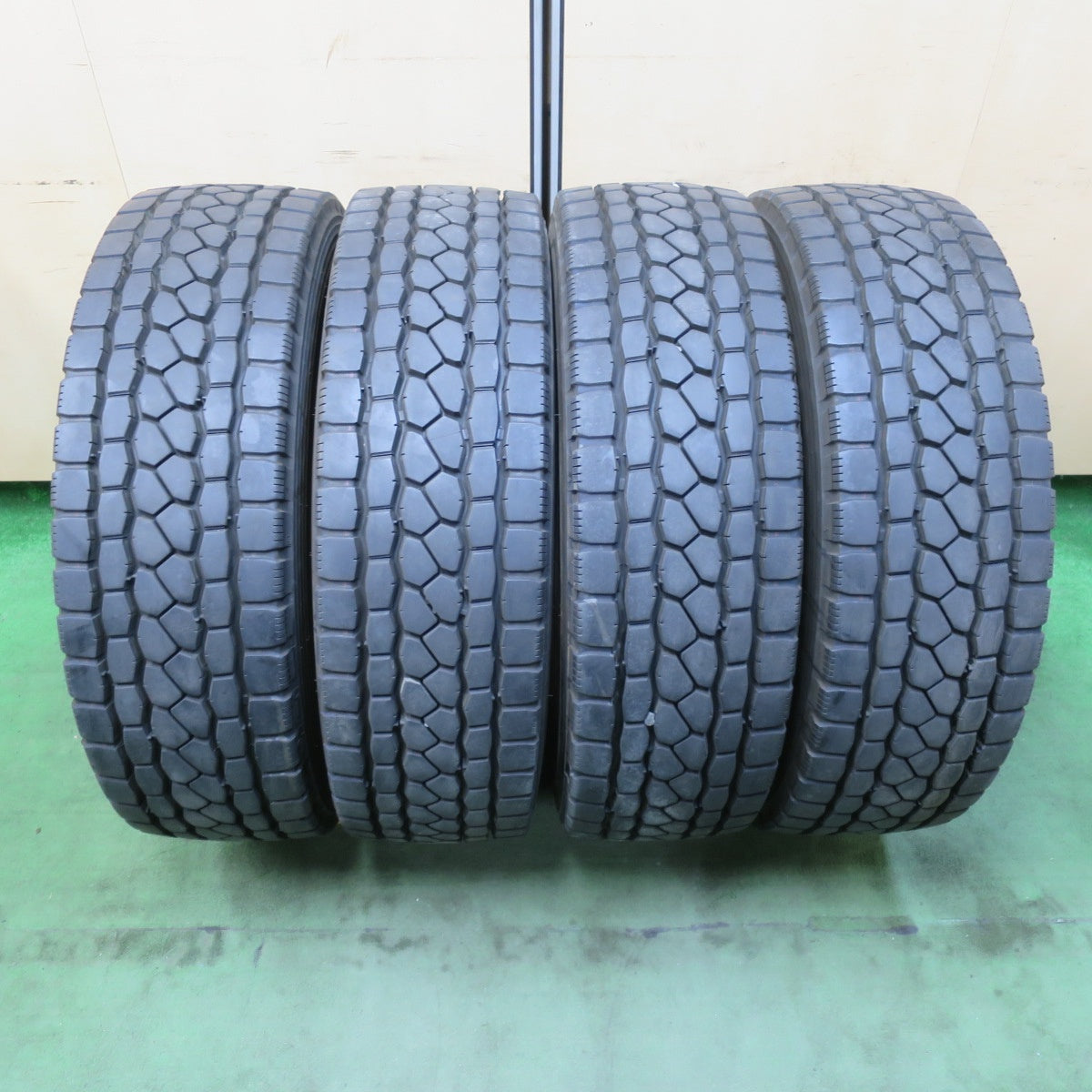 バリ溝！25年！9.5分★トラック タイヤ 245/70R19.5 136/134J ブリヂストン エコピア M801 Ⅱ ミックス オールシーズン 19.5インチ★6010918イスタ