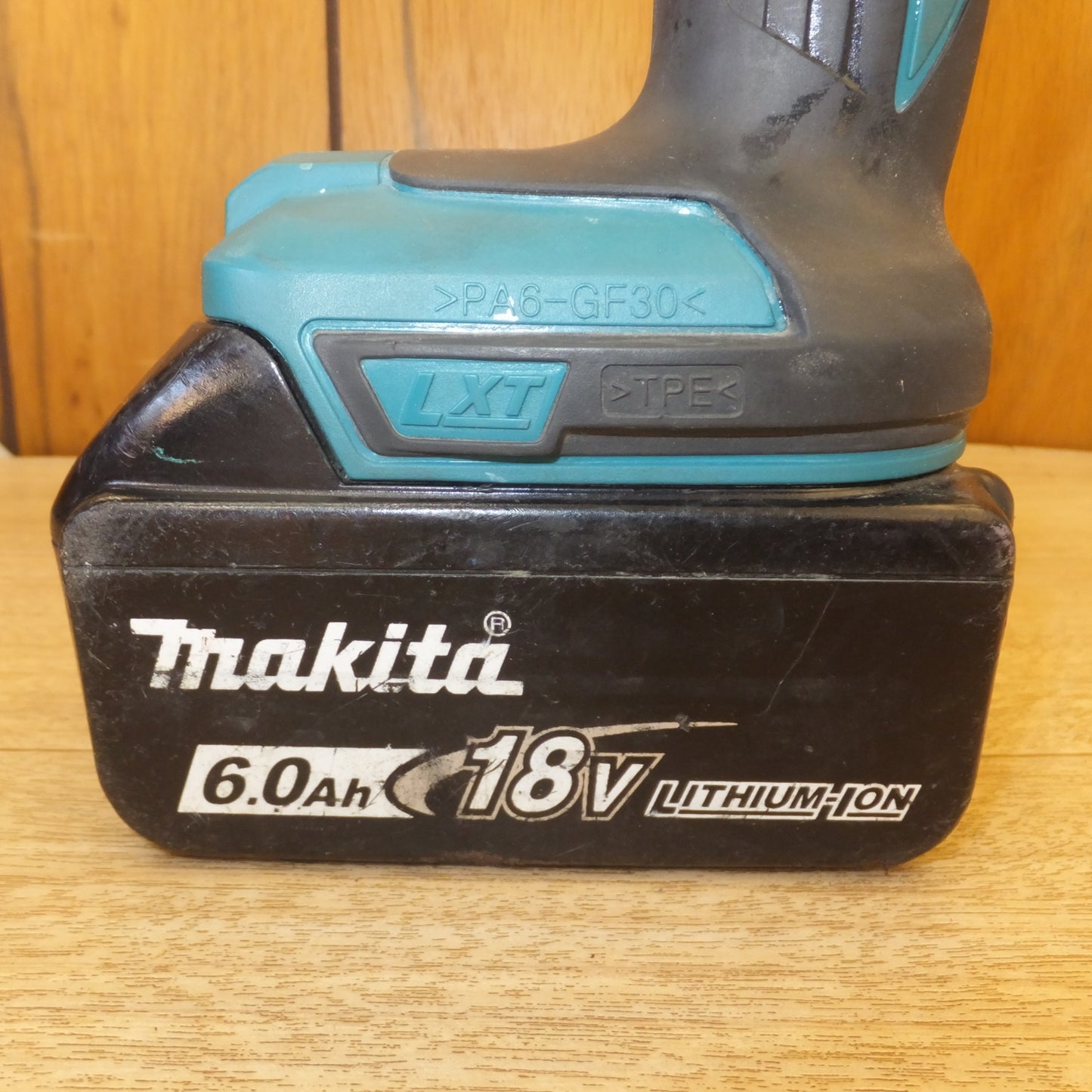 [送料無料] ★マキタ makita 16mm 充電式ハンマドリル HR165DZK　バッテリ BL1860B 2個　充電器 DC18RC T　セット★