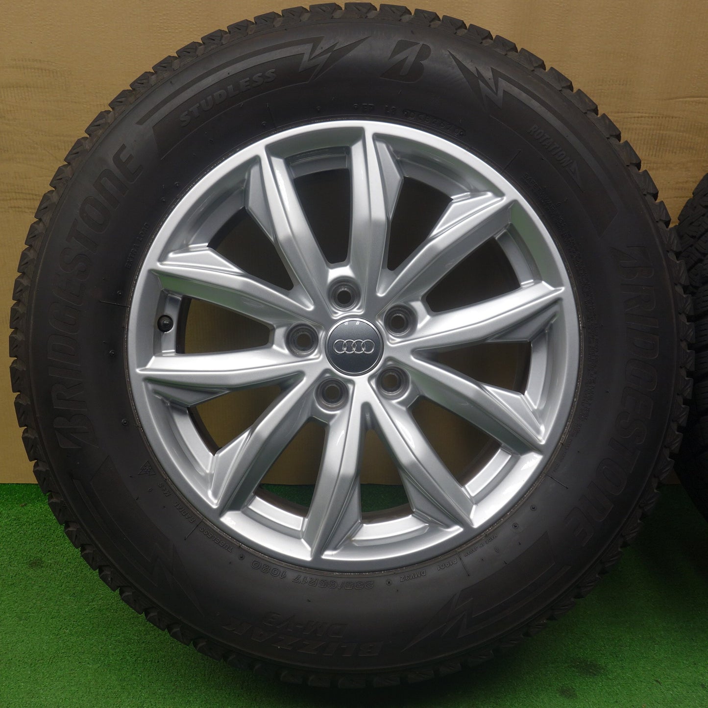 キレイ★アウディ Q5 純正 235/65R17 スタッドレス ブリヂストン ブリザック DM-V3 17インチ PCD112/5H★6041703KTス