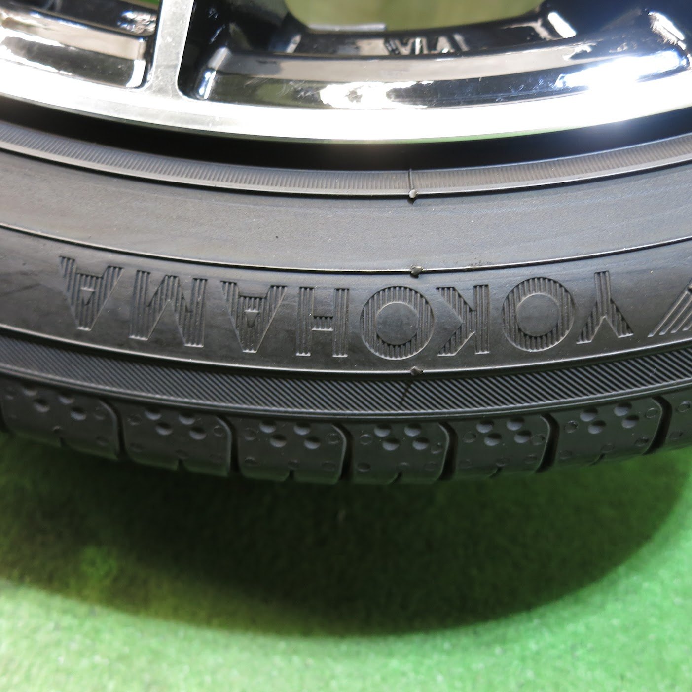 *送料無料* バリ溝！22年！9分★215/45R18 ヨコハマ BluEarth-RV RV03 RiZLEY ライツレー 18インチ PCD114.3/5H★3052302Hノ
