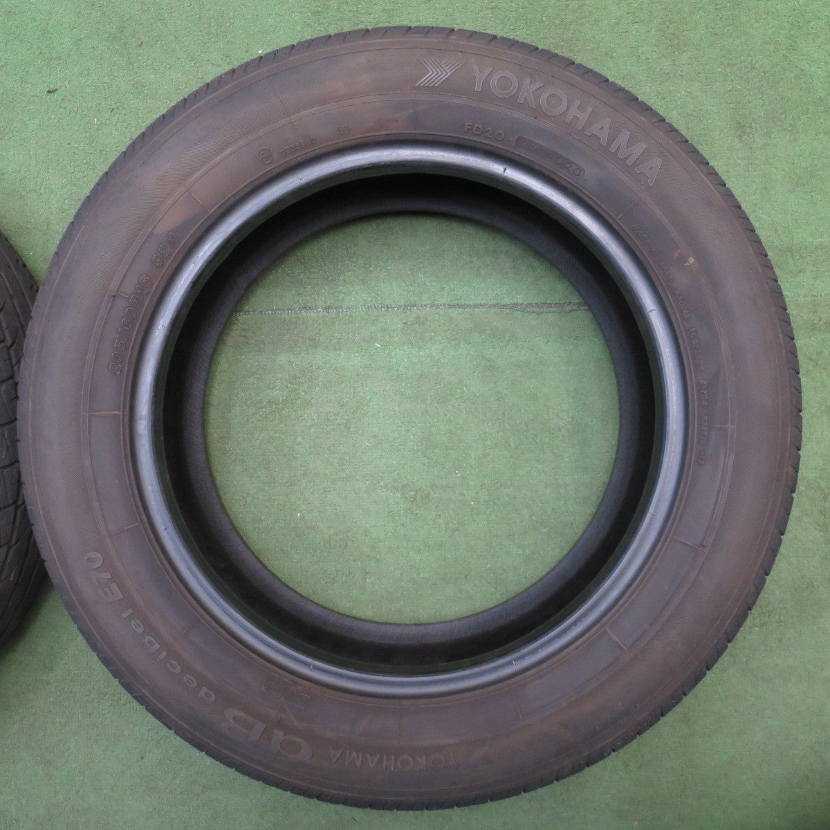 4本価格★205/60R16 ヨコハマ dB デシベル E70 E70A タイヤ 16インチ ノア ヴォクシー ステップワゴン 等★6052207NJノタ