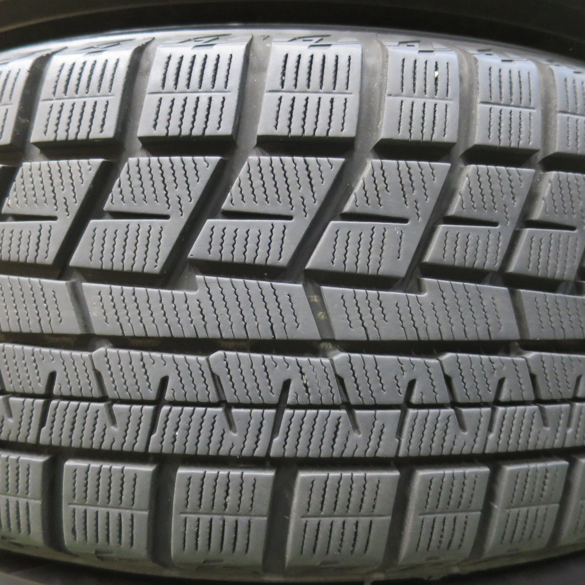 バリ溝！22年！キレイ！9.5分★スタッドレス 225/60R17 ヨコハマ アイスガード iG60 GRASS グラス 17インチ PCD114.3/5H★5112704イス