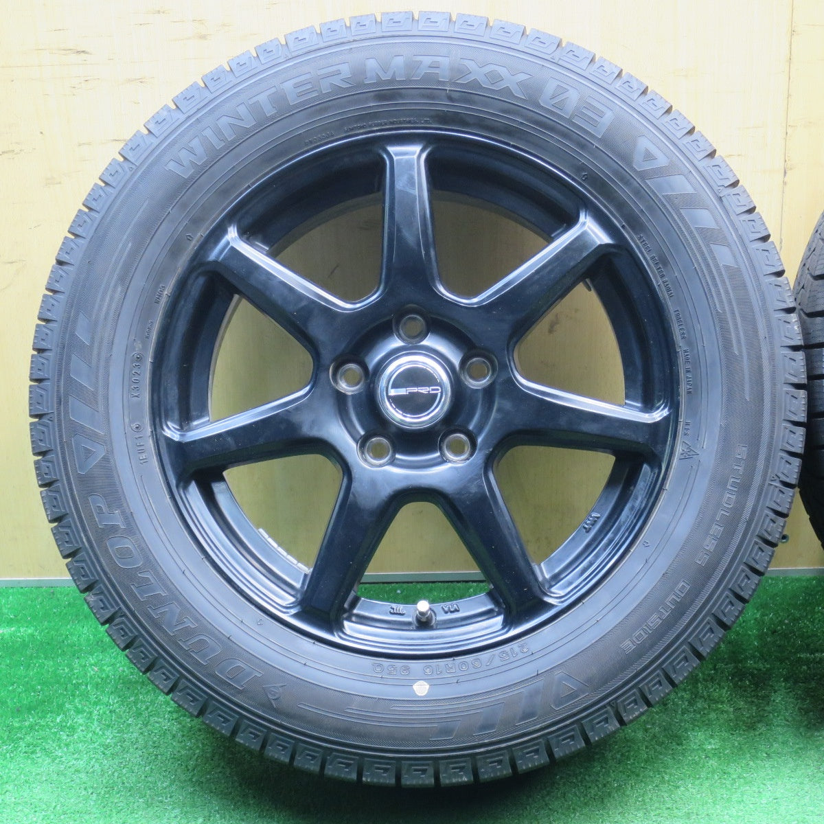 バリ溝！23年！9.5分★スタッドレス 215/60R16 ダンロップ ウインターマックス 03 PRD 社外 アルミ 16インチ PCD114.3/5H★5112702NJス
