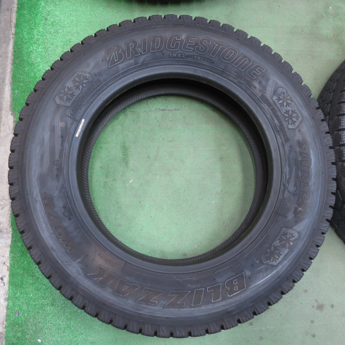 バリ溝！9分！6本★トラック タイヤ 215/70R17.5 118/116L スタッドレス ブリヂストン ブリザック W979 17.5インチ★6060105イスタ