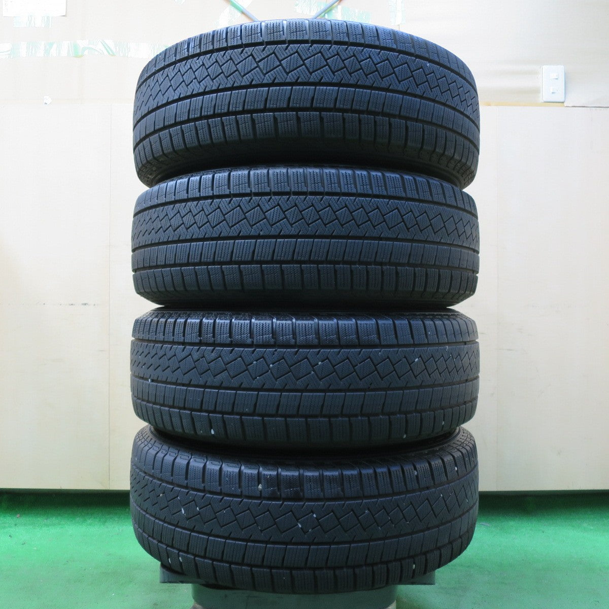 *送料無料* キレイ！22年★スタッドレス 215/60R16 ピレリ アイス ゼロ アシンメトリコ DILETTO ディレット 16インチ PCD114.3/5H★4072702イス