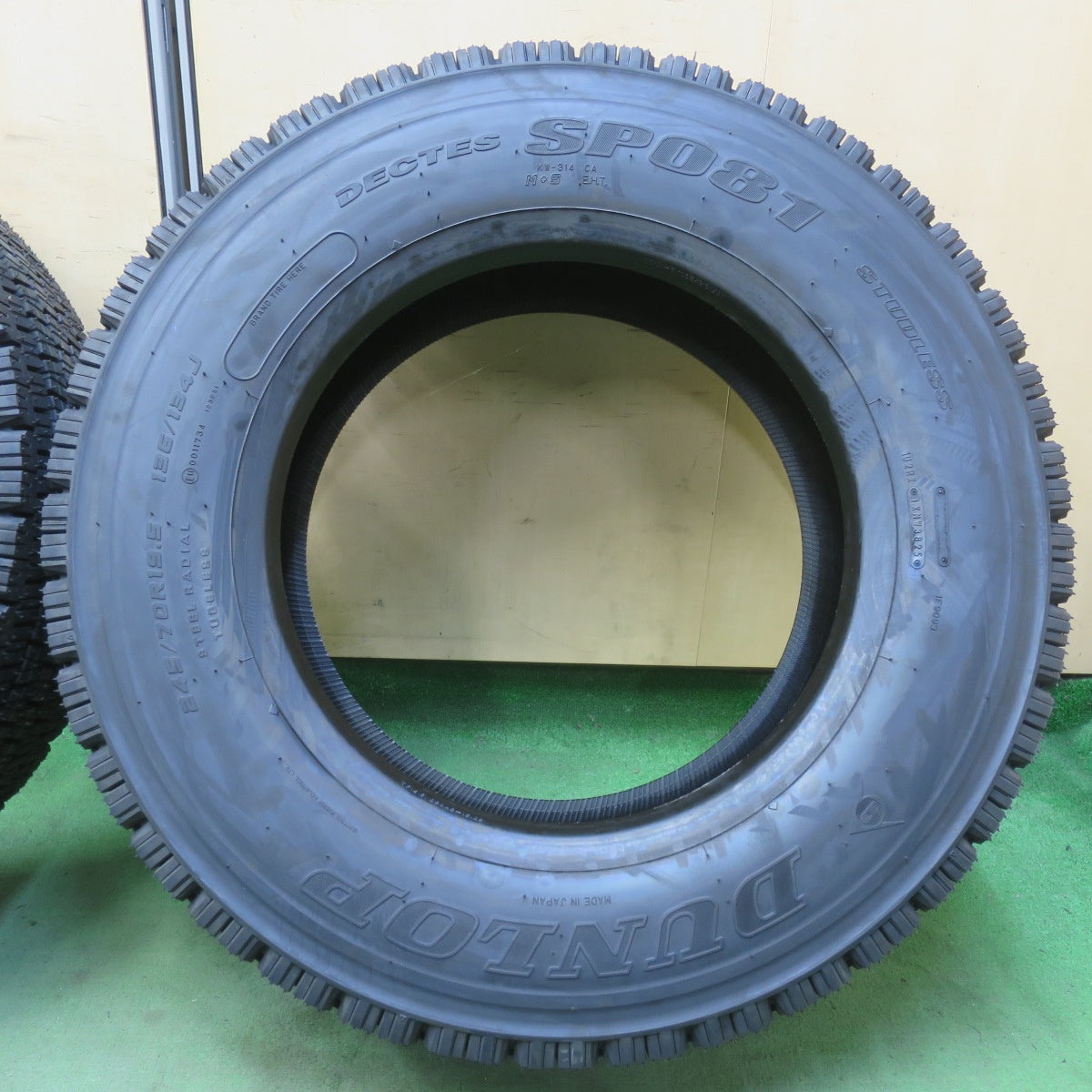 未使用！25年！2本★トラック タイヤ 245/70R19.5 136/134J スタッドレス ダンロップ デクテス SP081 DECTES 19.5インチ★6033002イスタ