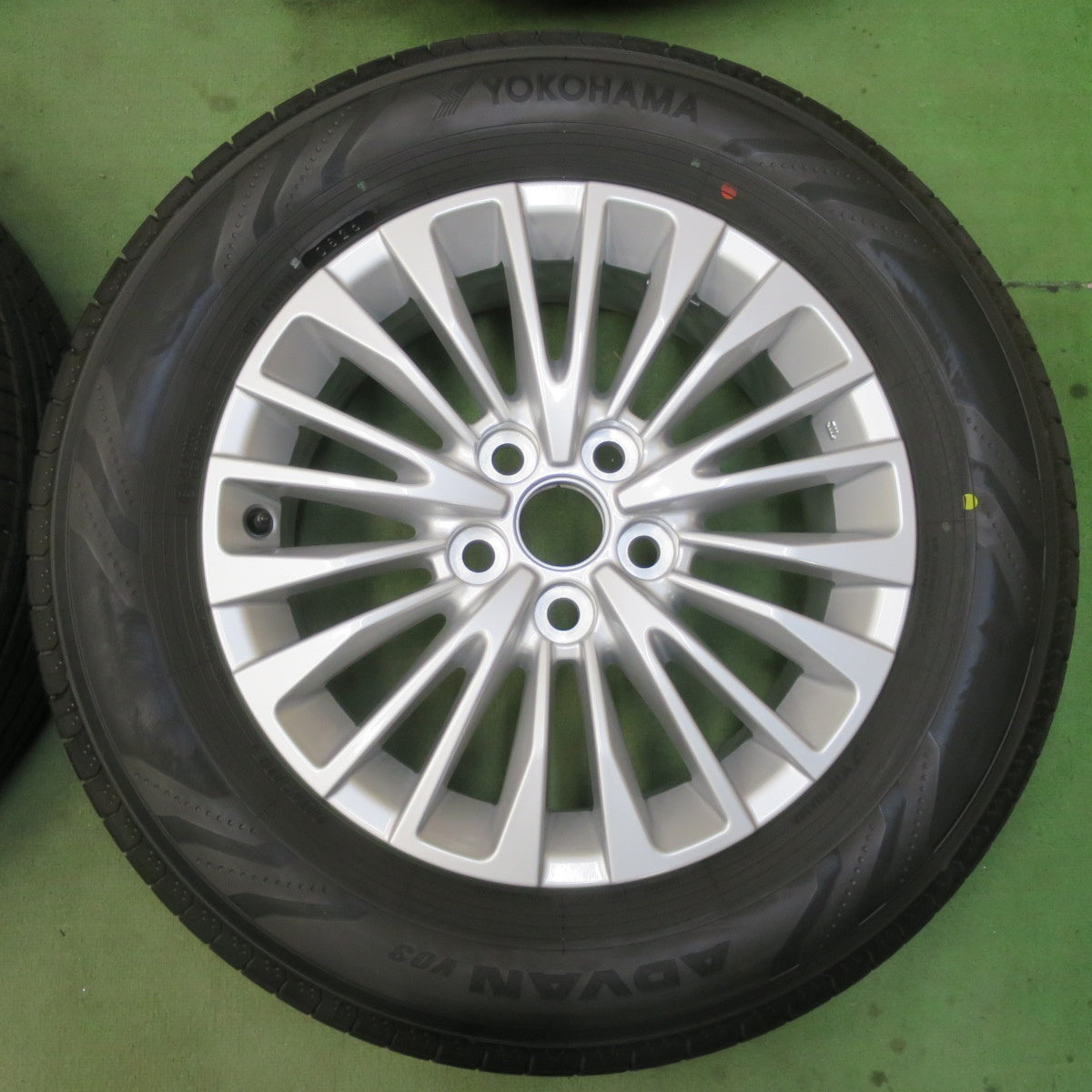 新車外し！26年★トヨタ 40系 アルファード ヴェルファイア 純正 225/65R17 ヨコハマ アドバン V03 17インチ PCD120/5H★6032606イノ