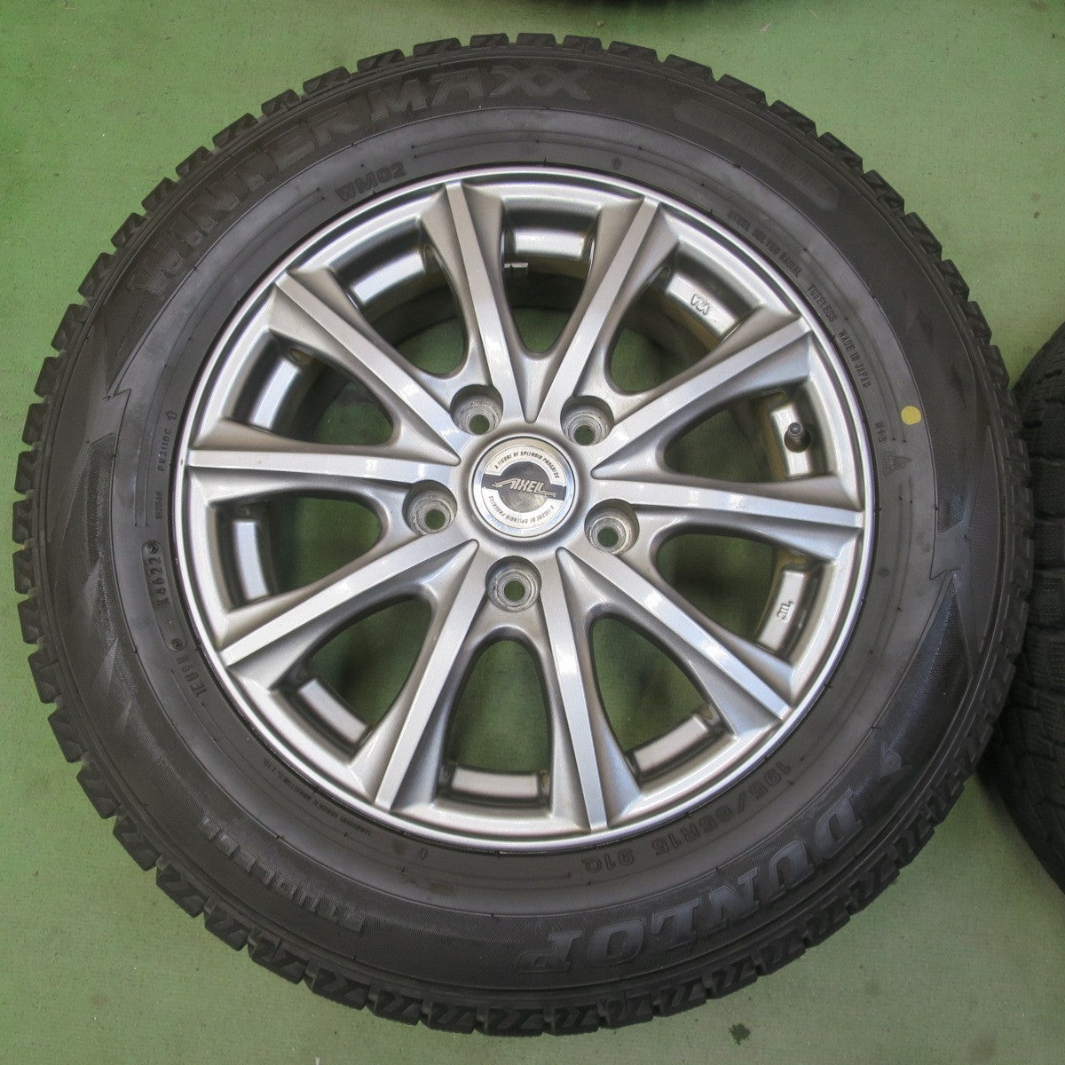 バリ溝！22年！9分◎スタッドレス 195/65R15 ダンロップ ウインターマックス WM02 AXEL アクセル 15インチ PCD114.3/5H◎6092905イス
