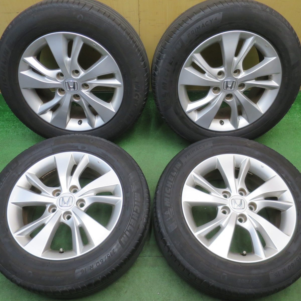 4本価格！22年★ホンダ RU ヴェゼル 純正 215/60R16 ミシュラン プライマシー4 16インチ PCD114.3/5H★6051304NJノ