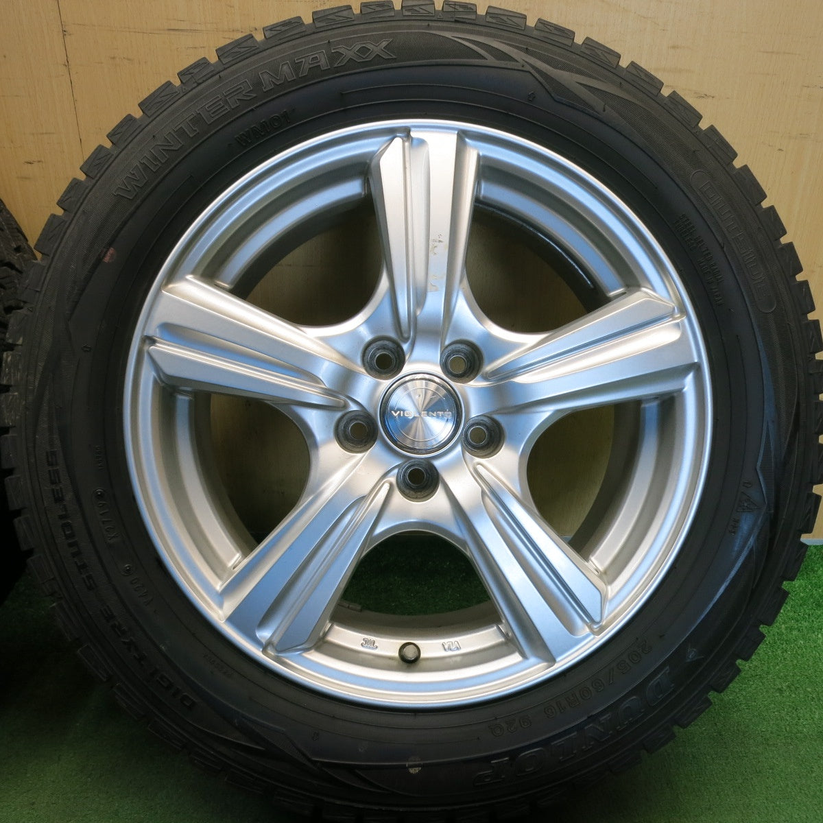 バリ溝！9.5分◎インプレッサ 等 205/60R16 スタッドレス ダンロップ ウインターマックス WM01 VIOLENTO ヴィオレント 16インチ PCD100/5H◎6080206HAス