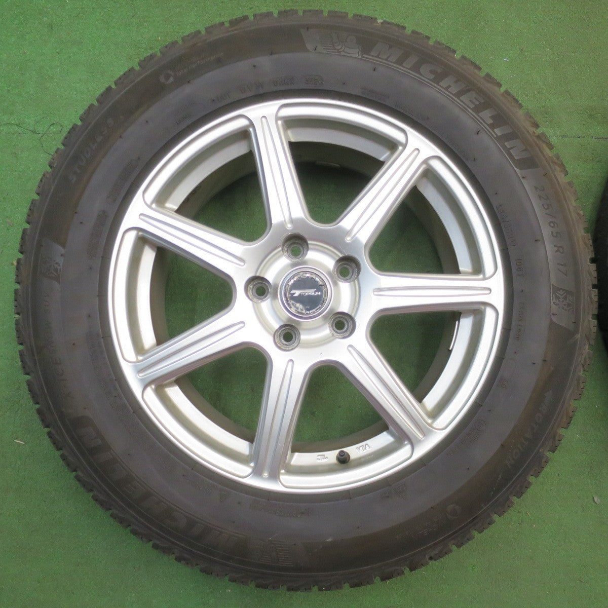 バリ溝！24年！9.5分★スタッドレス 225/65R17 ミシュラン X-ICE SNOW SUV TOPRUN R7A トップラン 17インチ PCD114.3/5H★6042202NJス