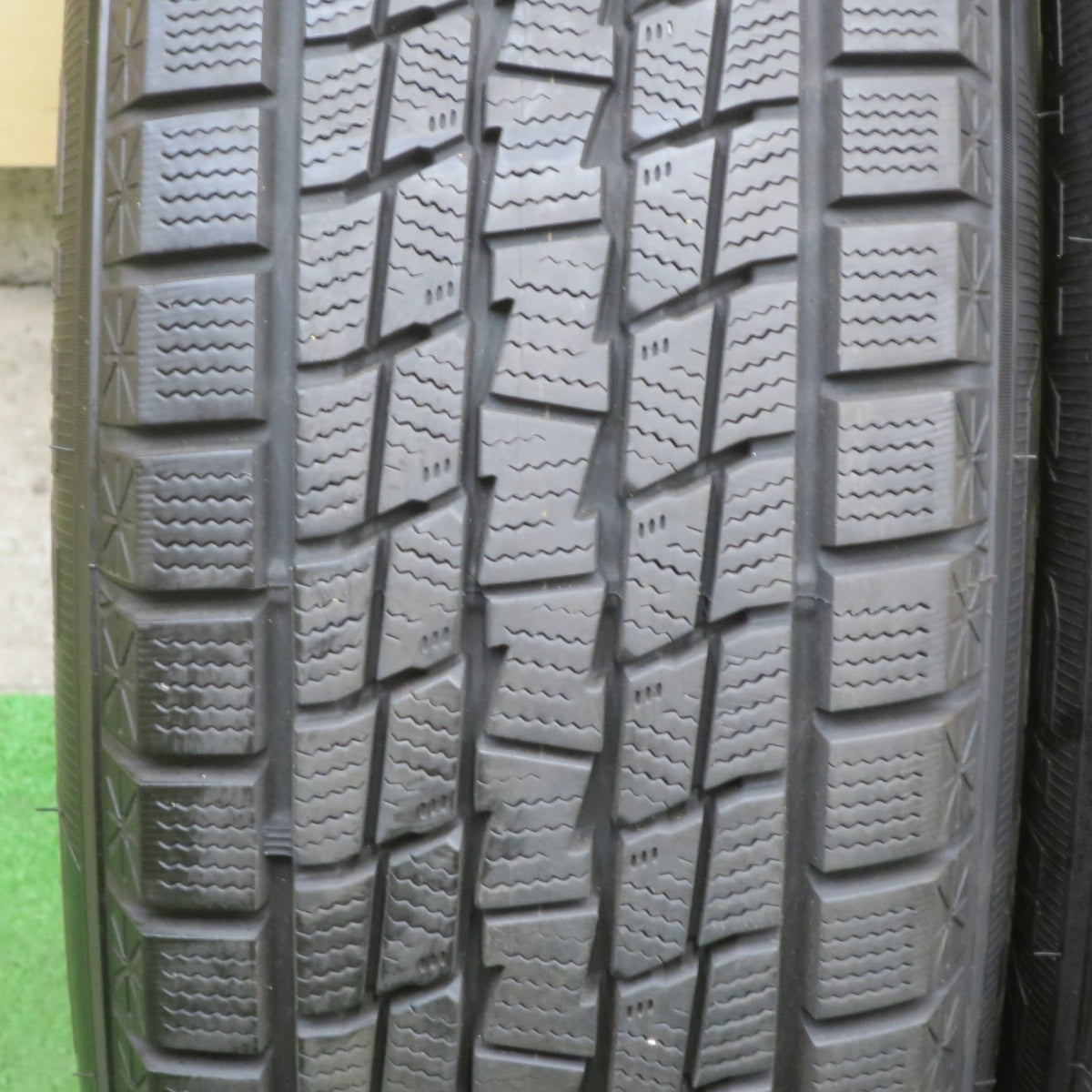 バリ溝！24年！9.5分★スタッドレス 215/65R16 グッドイヤー アイスナビ SUV ravrion ラブリオン 16インチ PCD114.3/5H★6021204TTス
