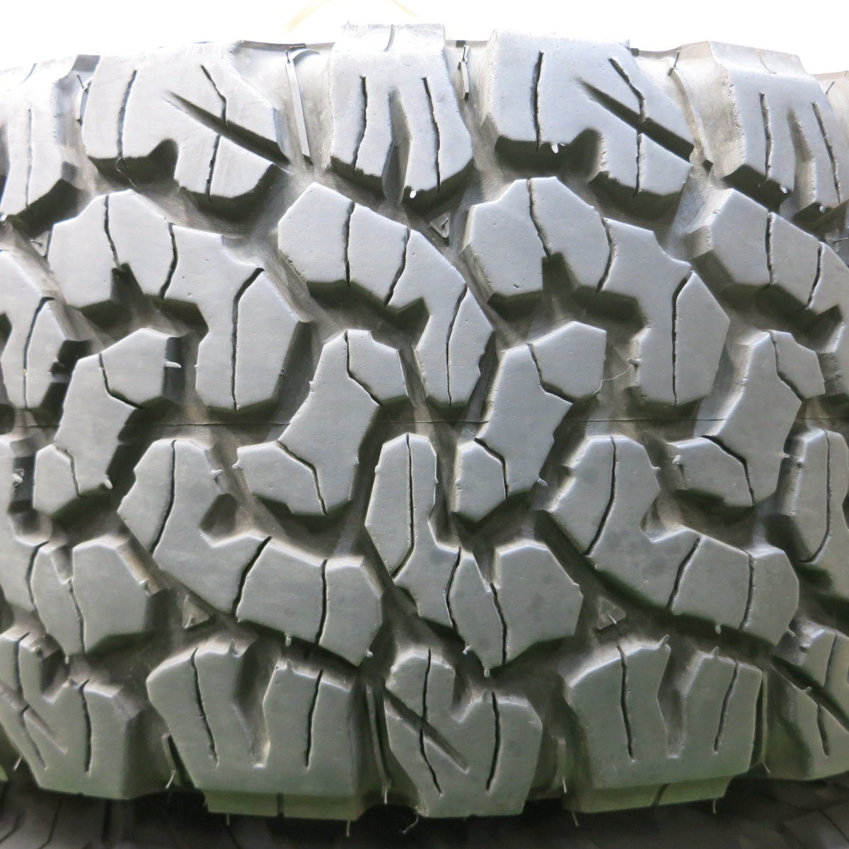 *送料無料* バリ溝★265/70R17 BFグッドリッチ All-Terrain T/A KO2 ホワイトレター タイヤ 17インチ プラド FJクルーザー等★4042102イノタ