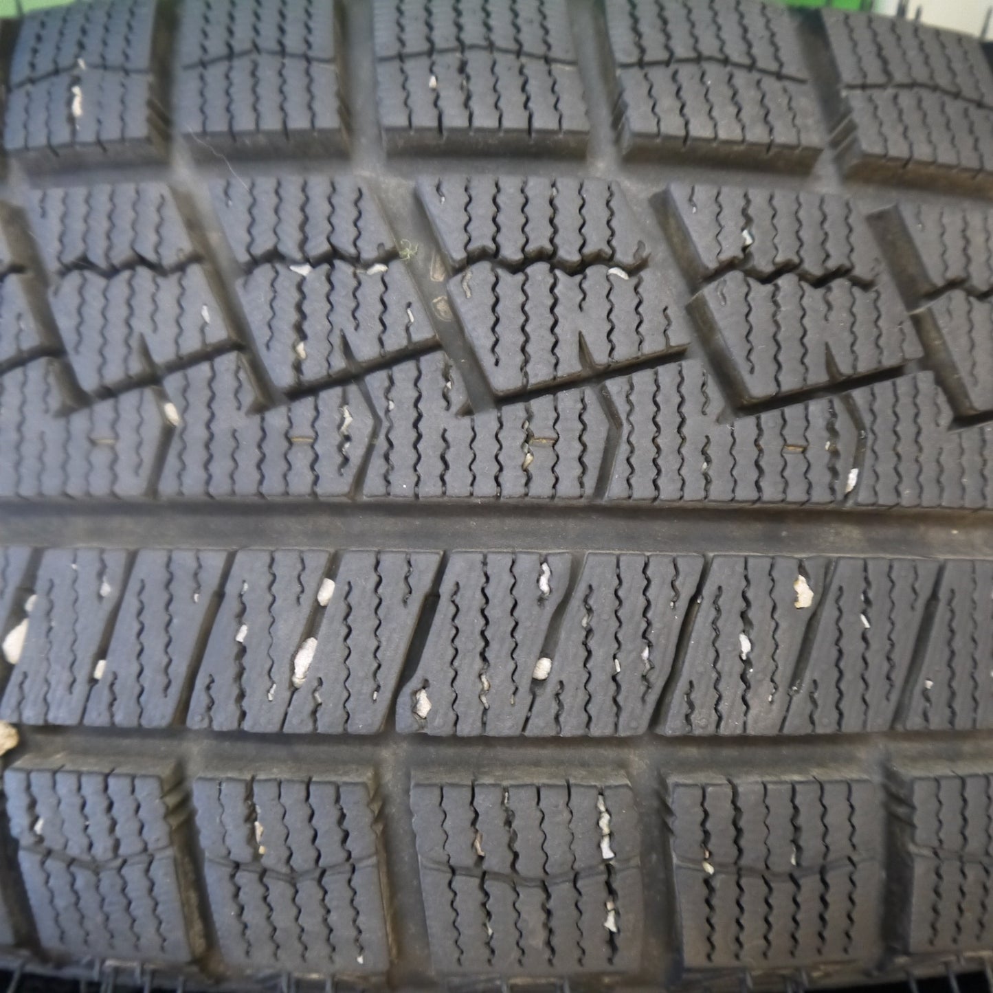 バリ溝！25年！キレイ！9.5分以上★プリウス 等 195/65R15 スタッドレス ネクセン WINGUARD ice2 D.O.S. DOS 15インチ PCD100/5H★6041408Hス