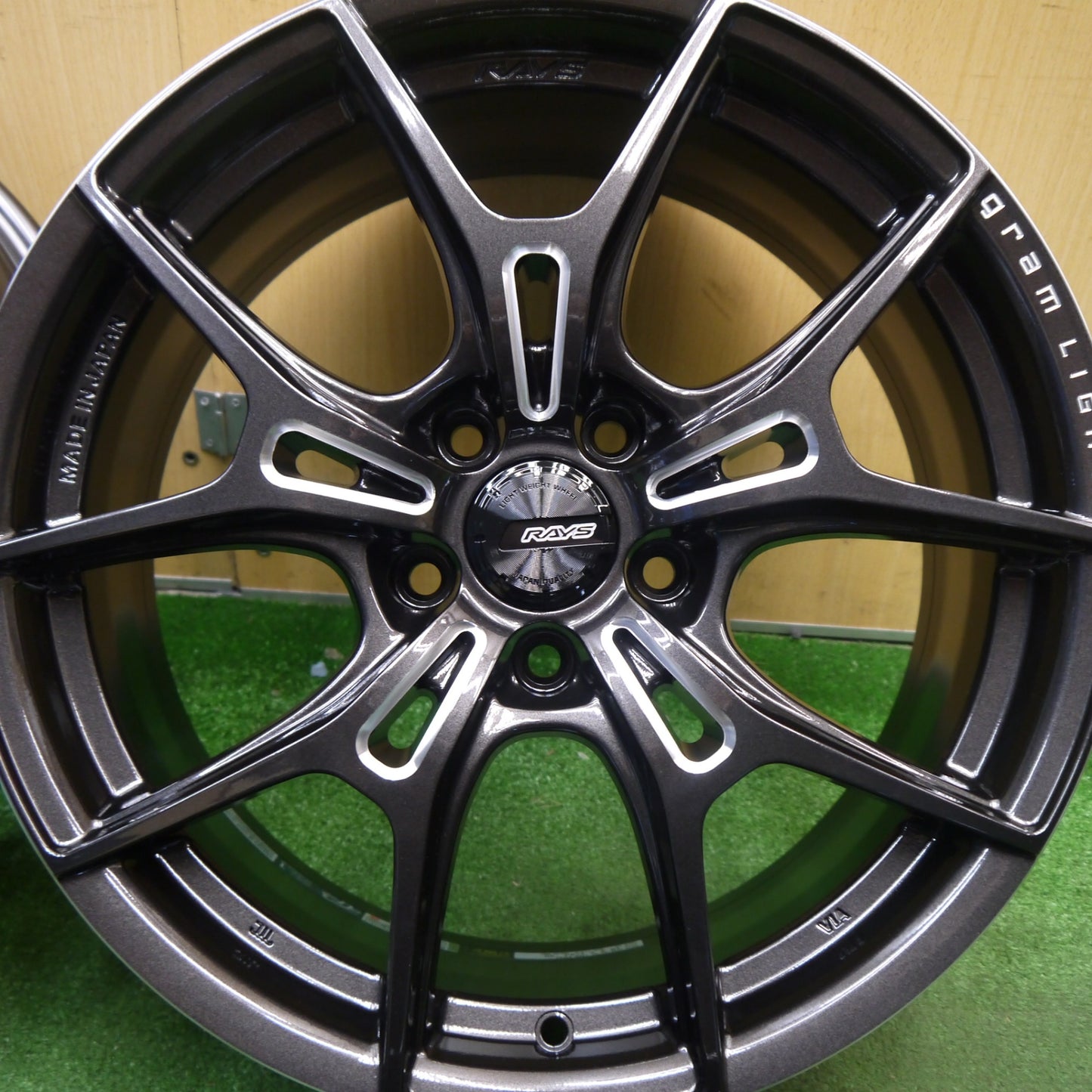 未使用！付属品付き★RAYS gram LIGHTS 57FXZ 18インチ ホイール レイズ グラムライツ 18×7.5J PCD114.3/5H★6020905Hホ