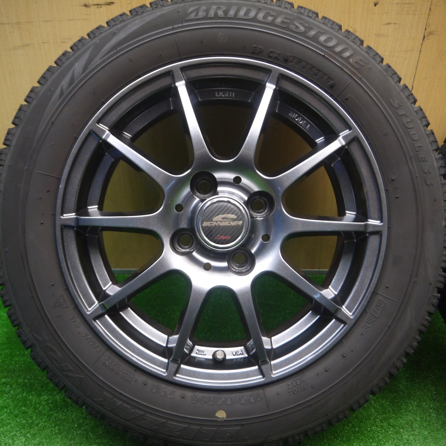 [送料無料] キレイ★スタッドレス 165/65R14 ブリヂストン ブリザック VRX SCHNEIDER シュナイダー 14インチ PCD100/4H★4111202Hス