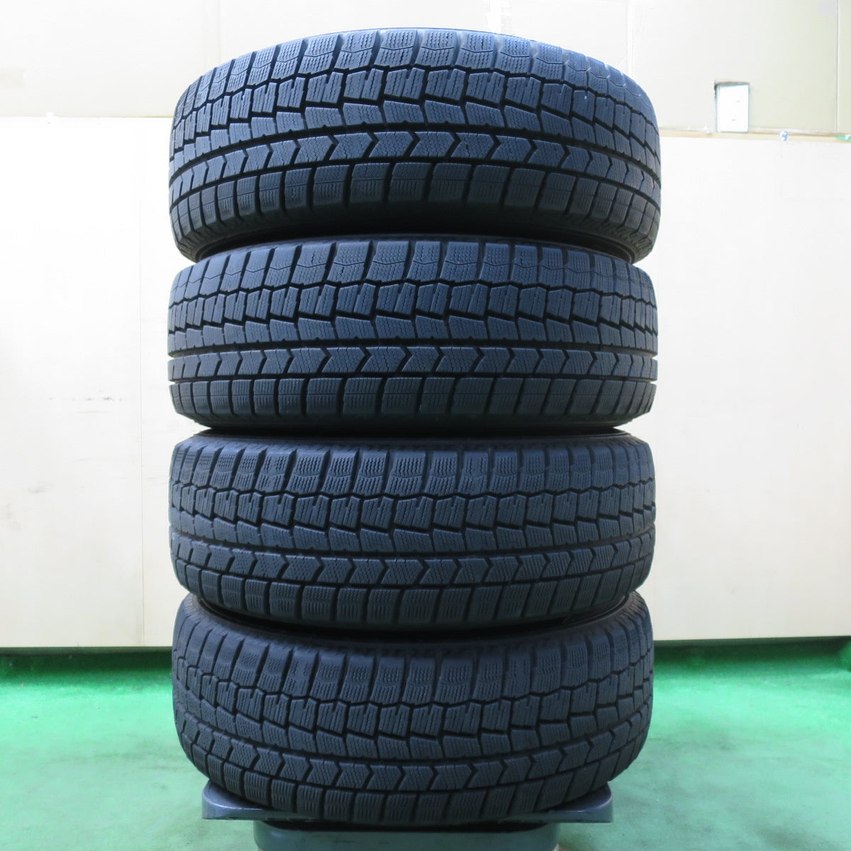 [送料無料] バリ溝！22年！キレイ！9.5分★スタッドレス 195/65R15 ダンロップ ウインターマックス WM02 Exceeder エクシーダー 15インチ PCD114.3/5H★4112913イス