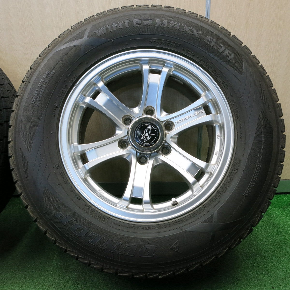 *送料無料* バリ溝！キレイ！9.5分★スタッドレス KEELER 265/65R17 ダンロップ ウインターマックス SJ8 キーラー PCD139.7/6H★4031803NJス