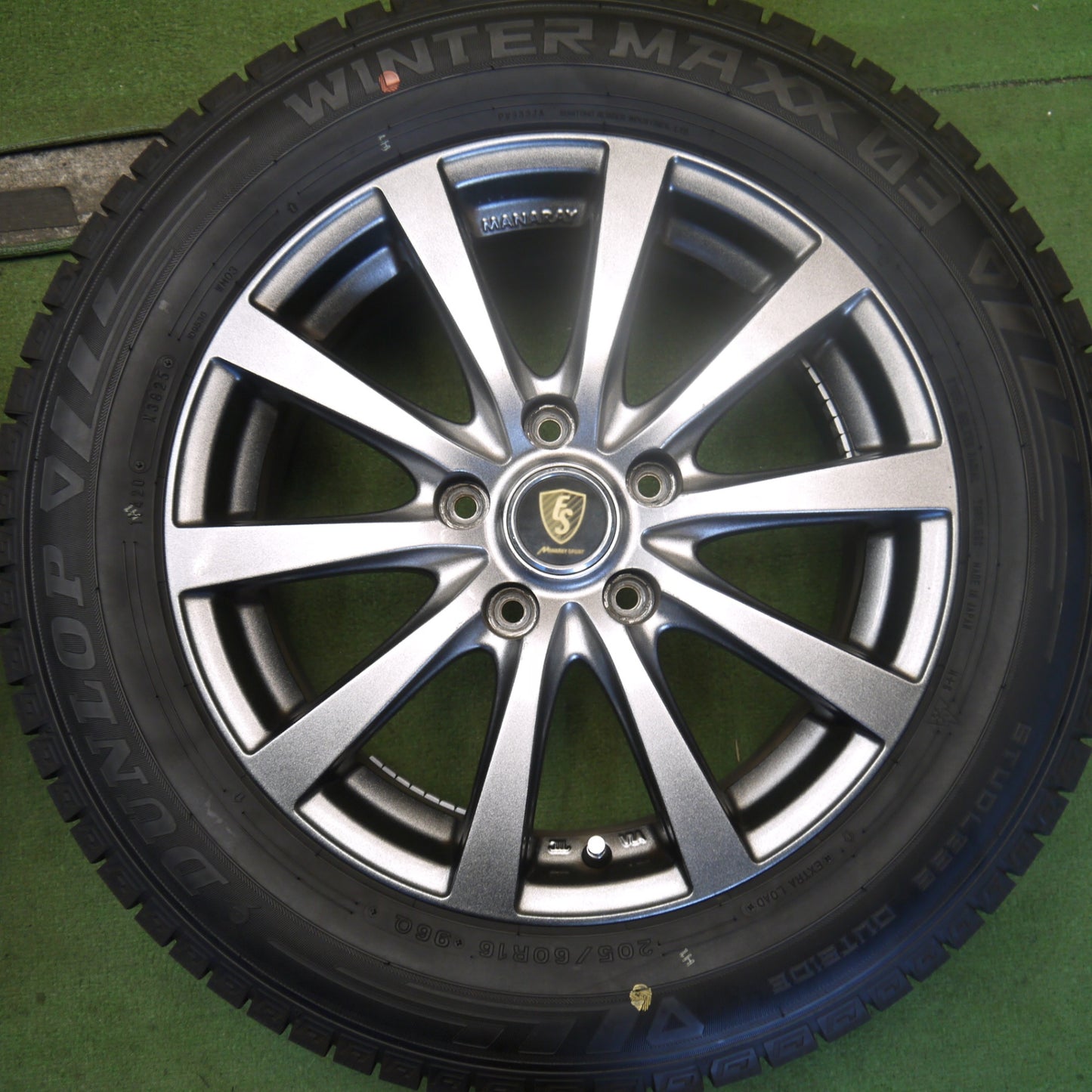 バリ溝！25年！キレイ！9.5分以上◎スタッドレス 205/60R16 ダンロップ ウインターマックス 03 MANARAY SPORT マナレイ スポーツ 16インチ PCD114.3/5H◎6081007Hス