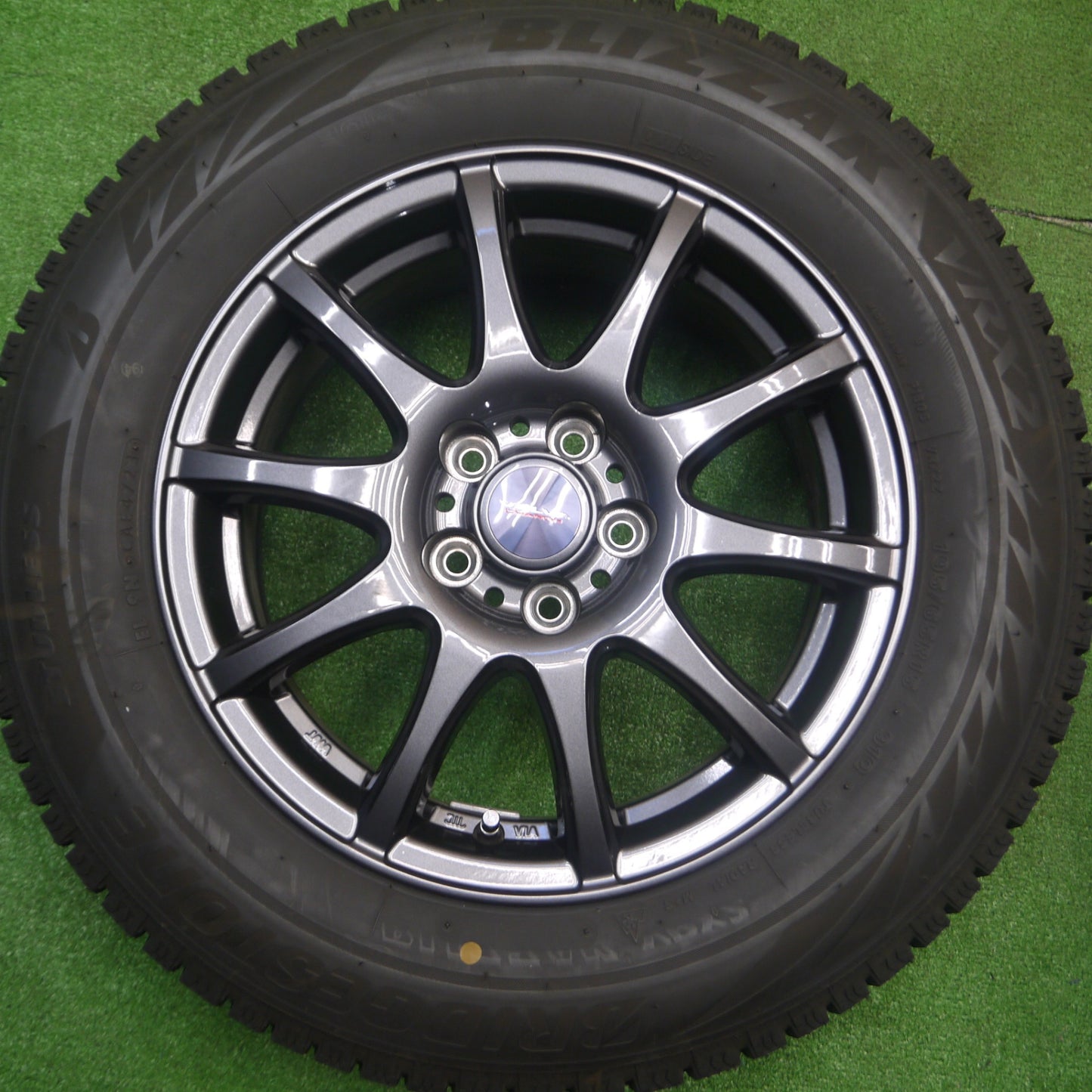 [送料無料] バリ溝！23年！キレイ！9.5分★プリウス等 195/65R15 スタッドレス ブリヂストン ブリザック VRX2 VELVA CHARGE ヴェルヴァ 15インチ PCD100/5H★4112508Hス