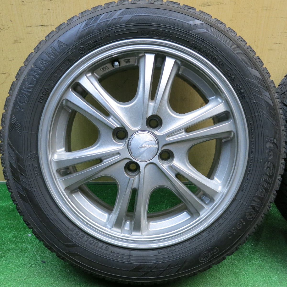バリ溝！9分★スタッドレス 185/60R15 ヨコハマ アイスガード iG60 STRANGER ストレンジャー 15インチ PCD100/4H★6031401HAス