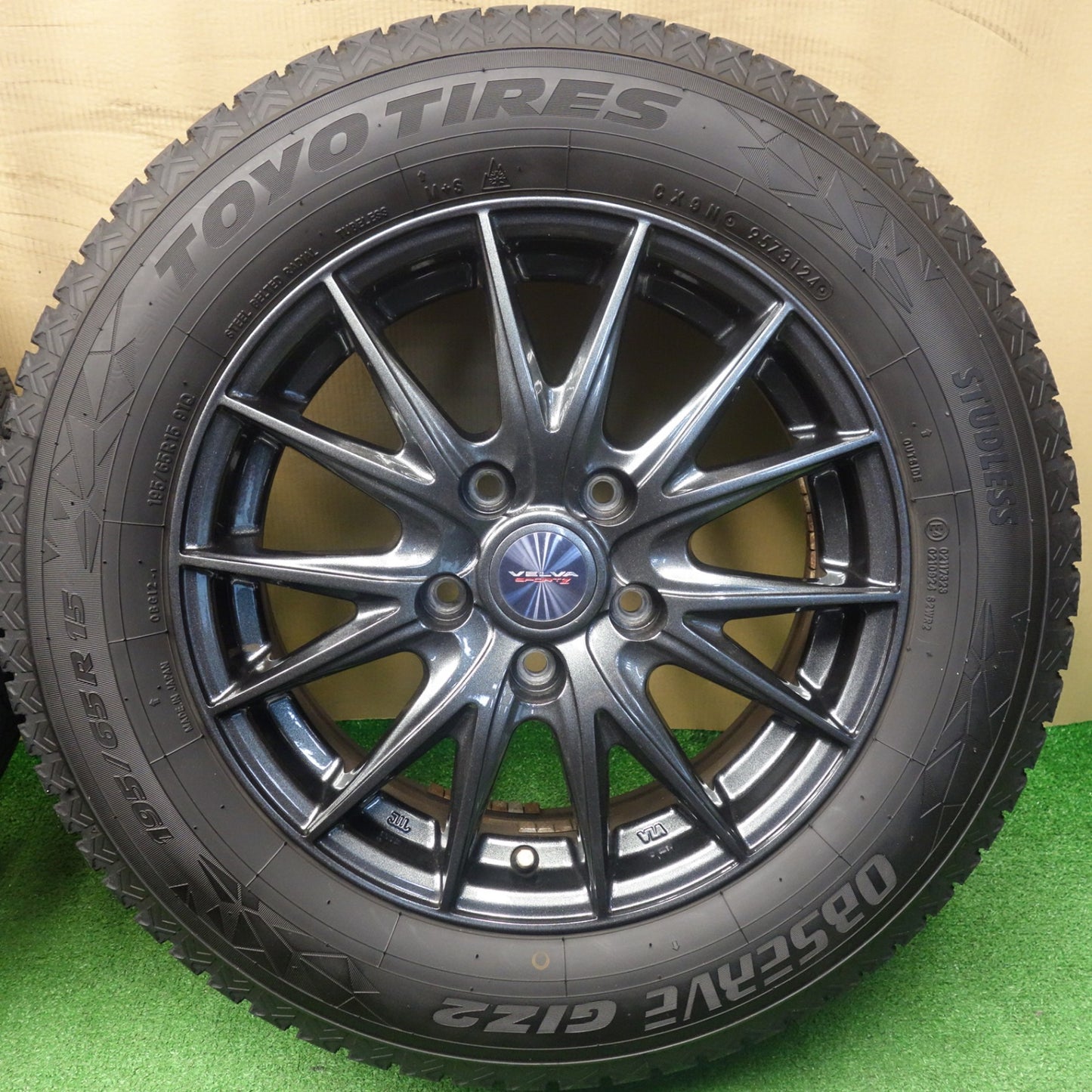 バリ溝！24年！キレイ！9.5分★スタッドレス 195/65R15 トーヨー オブザーブ GIZ2 VELVA SPORTZ ヴェルヴァ 15インチ PCD114.3/5H★6042402KTス
