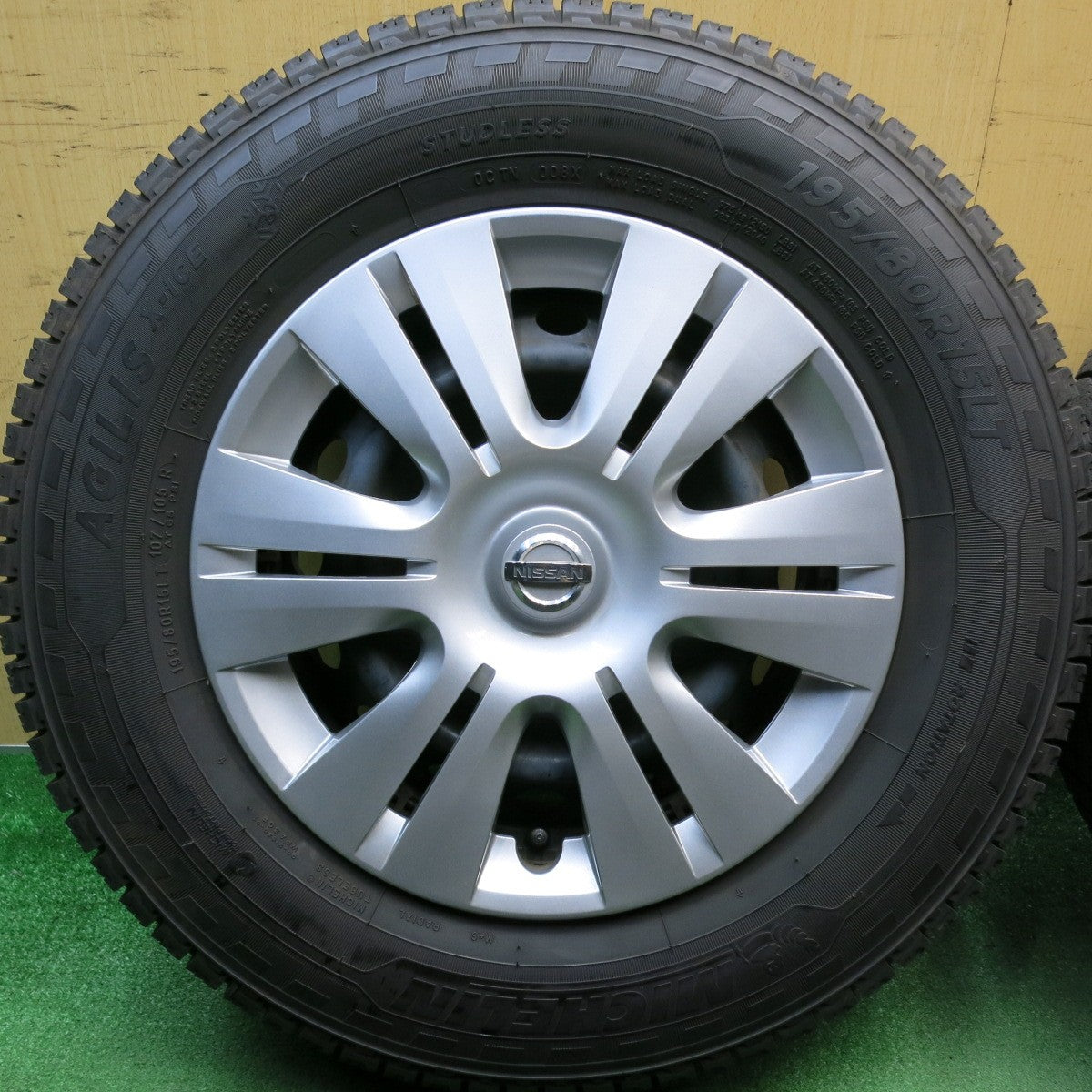 キレイ◎日産 NV350 キャラバン 純正 スチール 195/80R15 107/105R スタッドレス ミシュラン AGILIS X-ICE 15インチ PCD139.7/6H◎6071208HAス