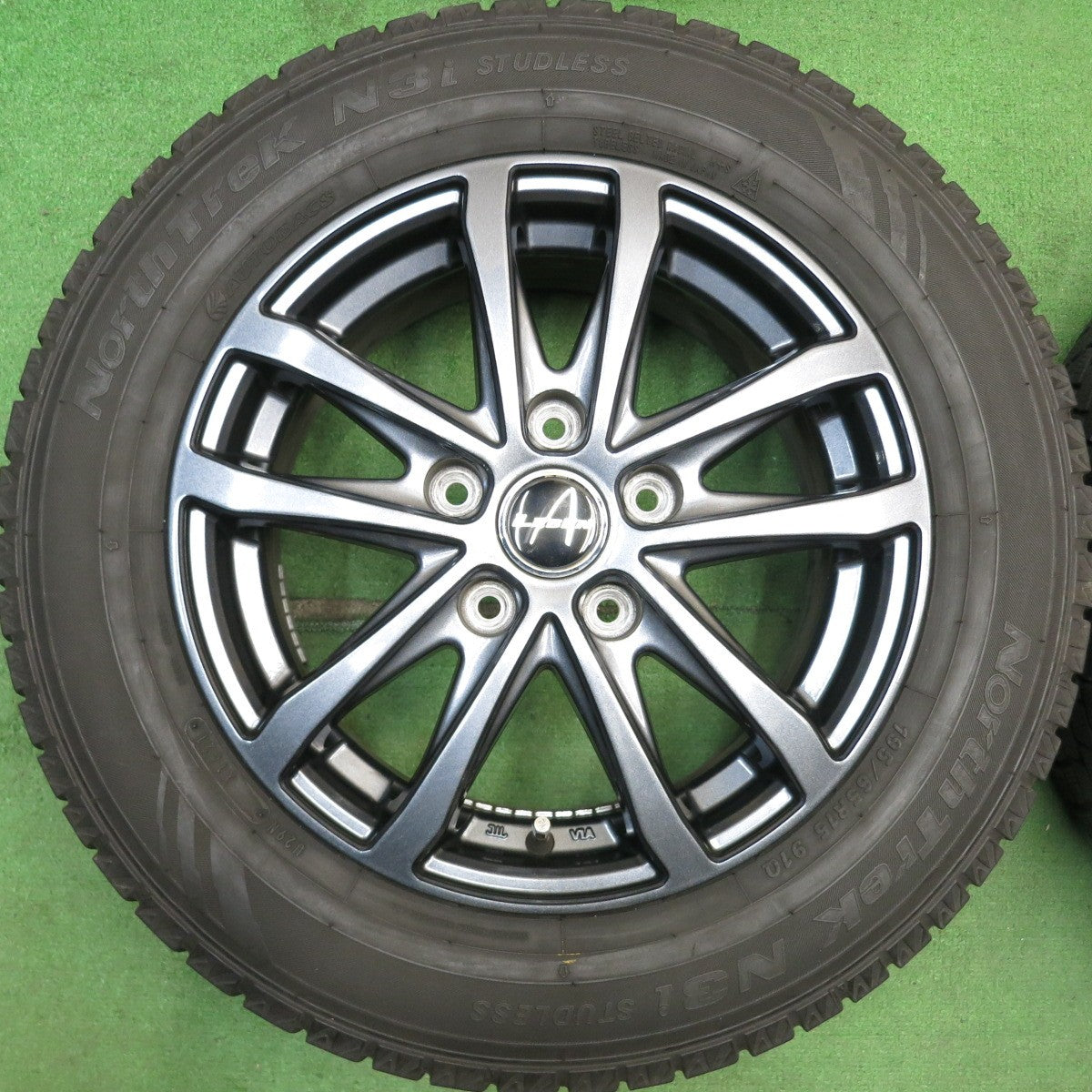 バリ溝！キレイ！8.5分★スタッドレス 195/65R15 オートバックス ノーストレック N3i LEBEN レーベン 15インチ PCD114.3/5H★6050202HAス