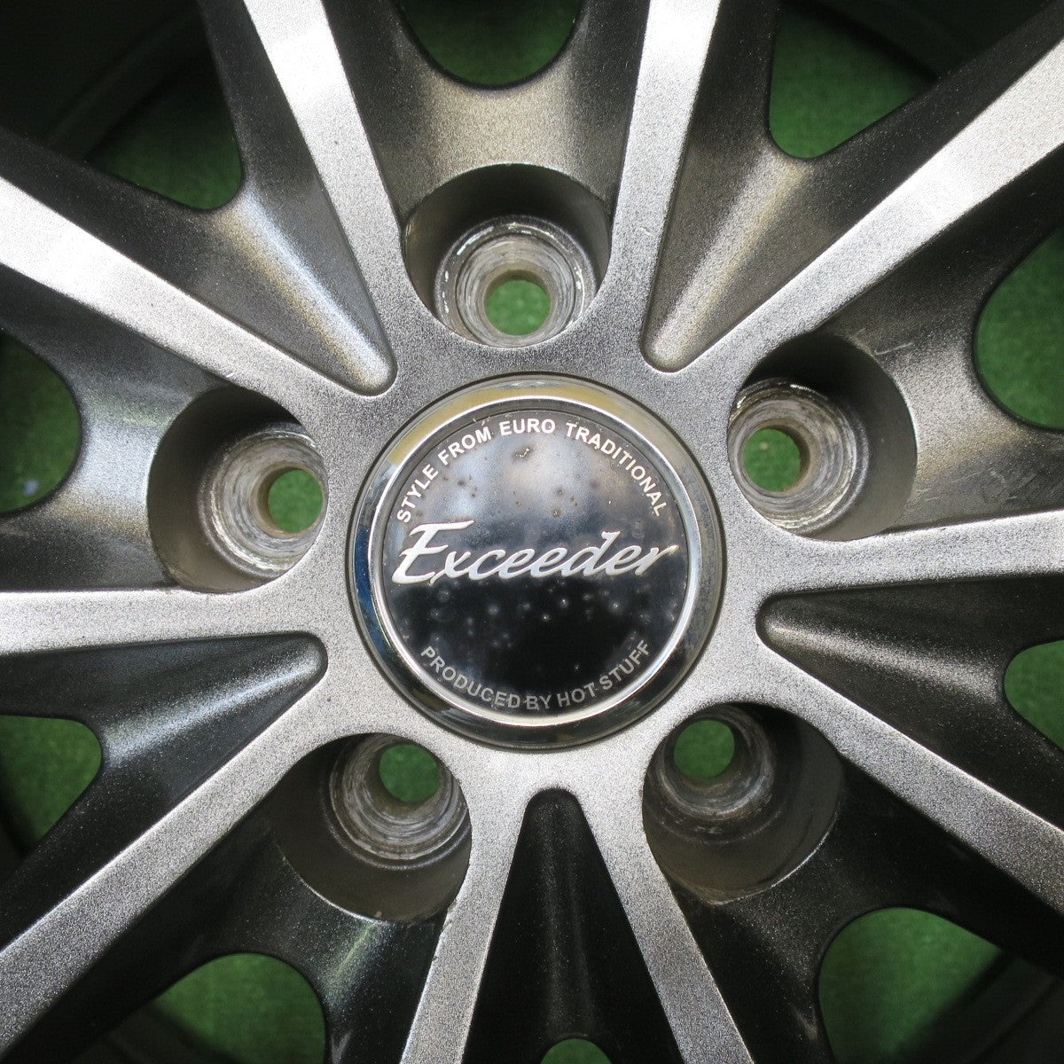 バリ溝！キレイ！9分★フォレスター XV 等 225/60R17 スタッドレス ブリヂストン ブリザック DM-V3 Exceeder エクシーダー 17インチ PCD100/5H★5121805NJス