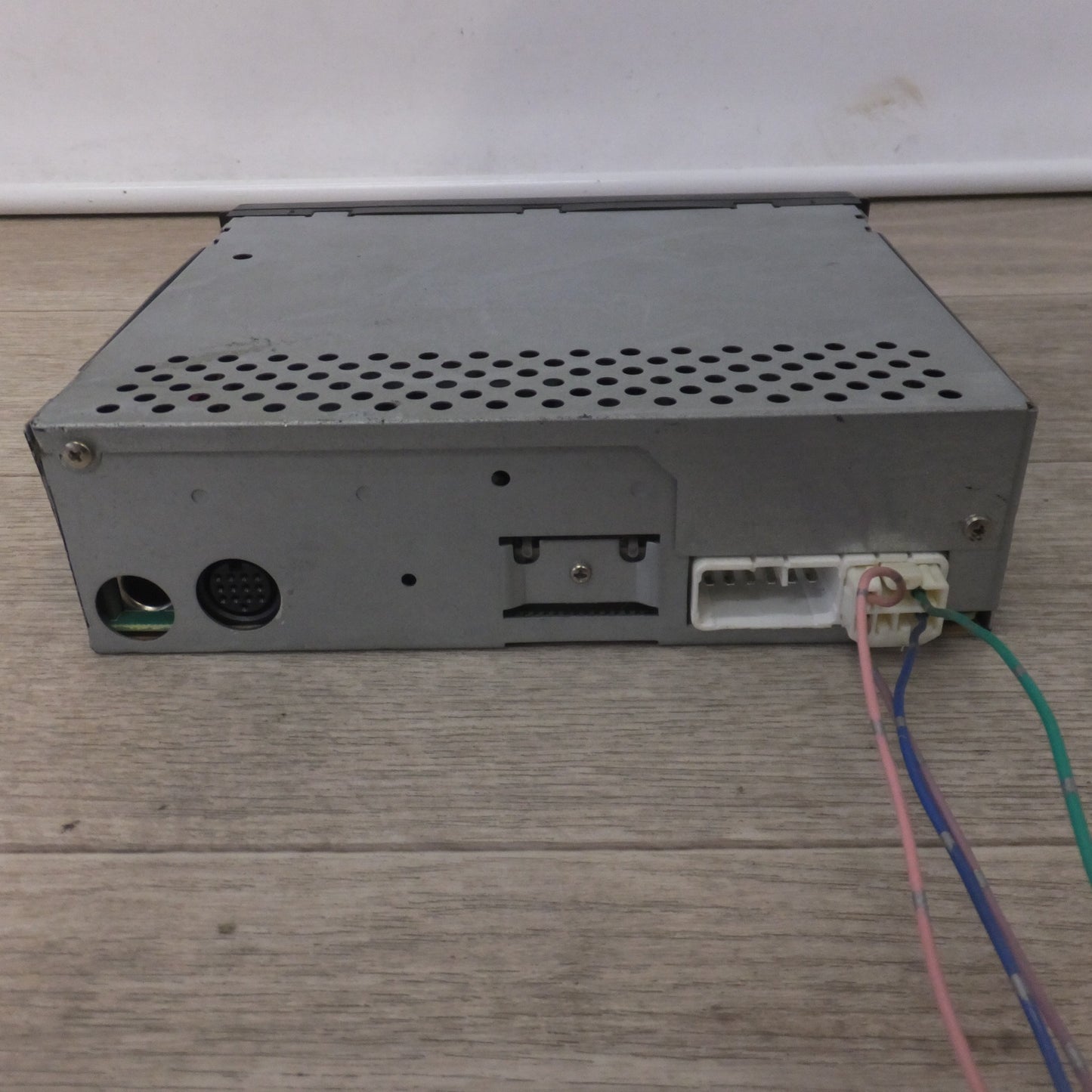 [送料無料] ★丸和製 ダイハツ 純正 カーオーディオ カセットレシーバー 86120-B2020(35)★
