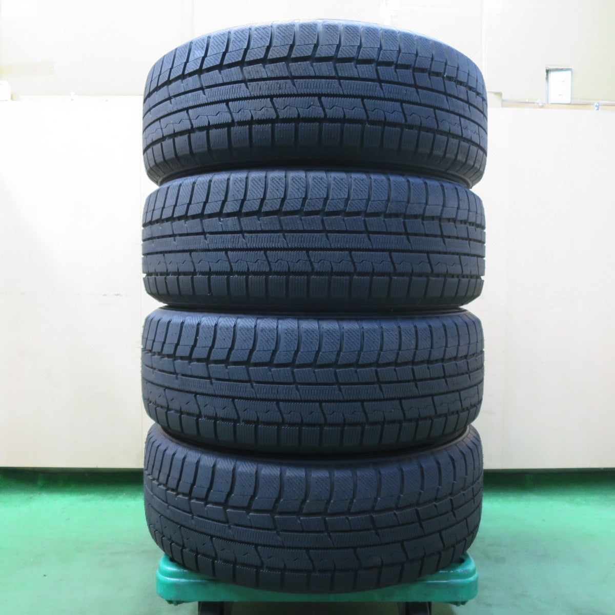 タイヤほぼ未使用！23年★スタッドレス 225/55R18 トーヨー ウインター トランパス TX MLJ IGNITE XTRACK イグナイト エクストラック 18インチ PCD114.3/5H★5060303イス